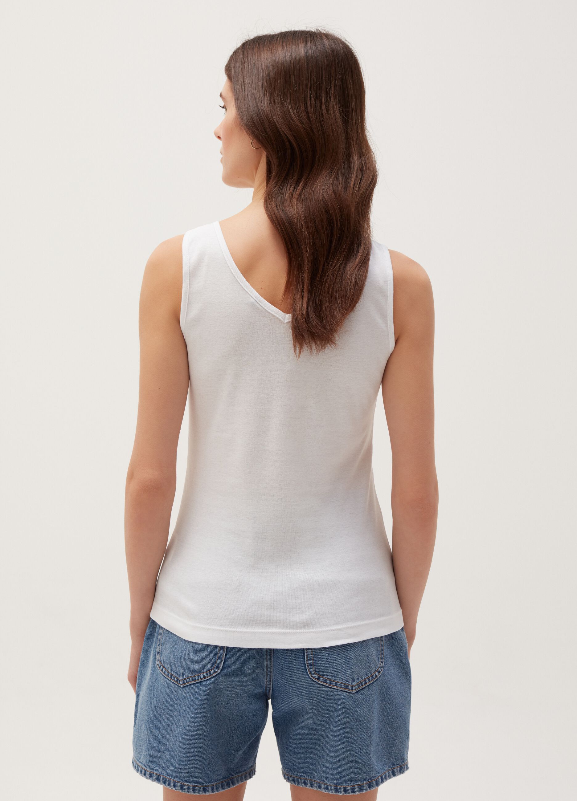 Camiseta de tirantes de algodón con cuello de pico