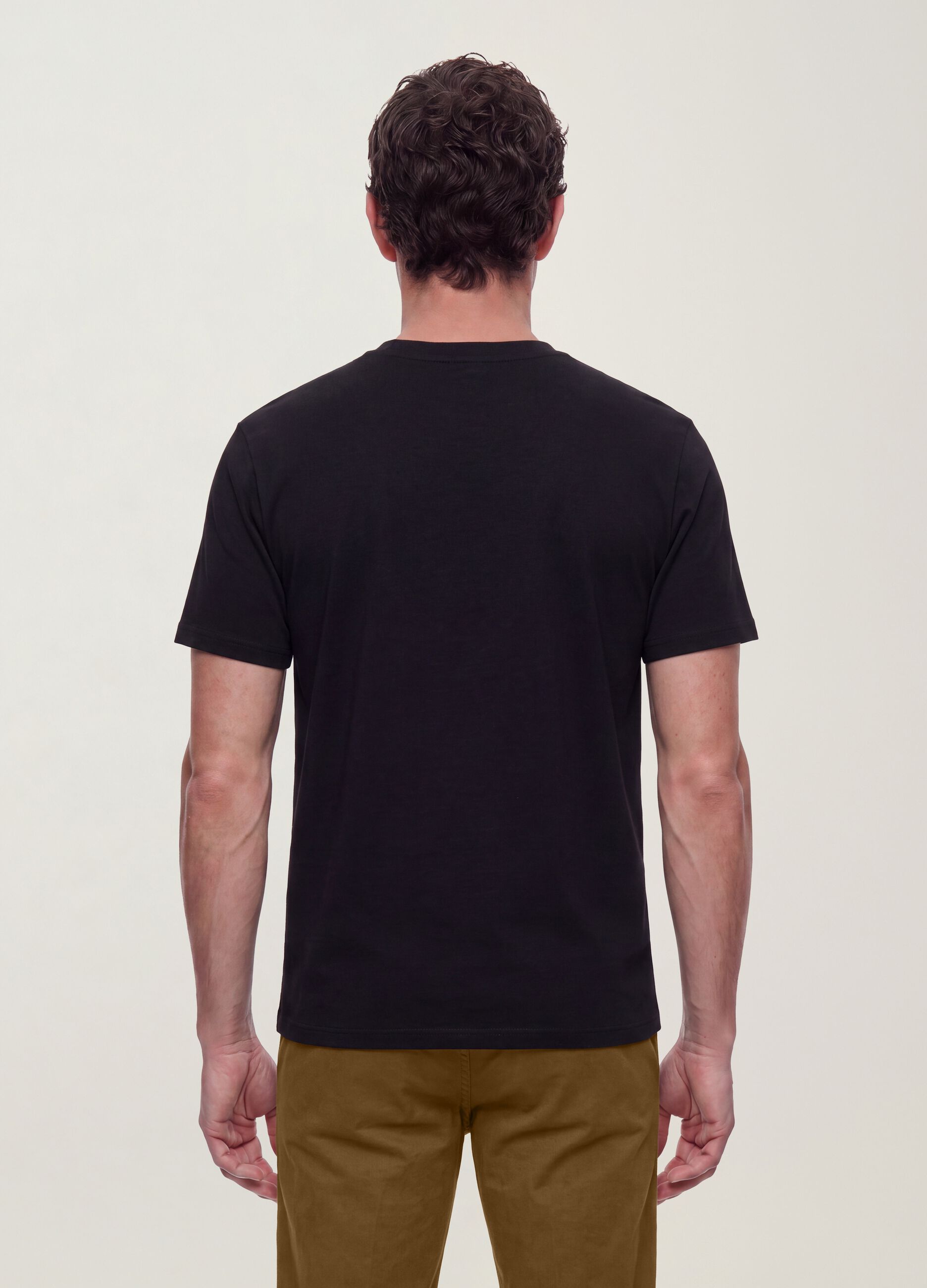&Mu;&alpha;ύ&rho;&omicron; T-shirt &alpha;&pi;ό 100% &beta;&alpha;&mu;&beta;ά&kappa;&iota;, &kappa;&omicron;&nu;&tau;&omicron;&mu;ά&nu;&iota;&kappa;&omicron;, relaxed fit
