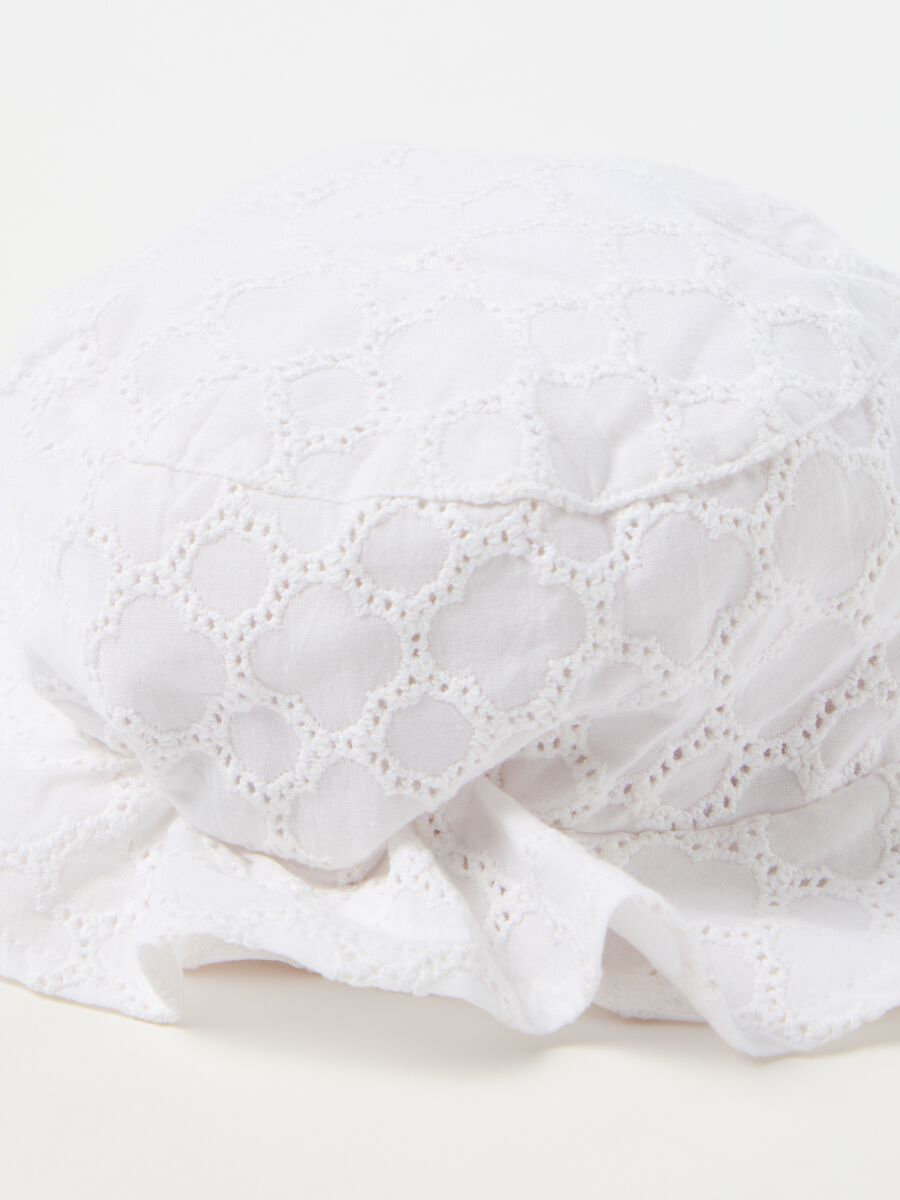 Hat in broderie anglaise_1