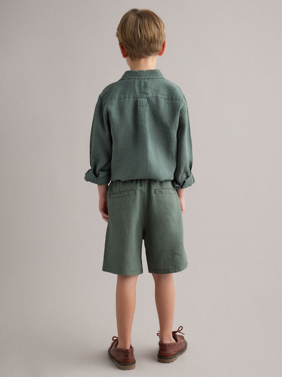 Green pure linen baggy fit cargo shorts for boys_1