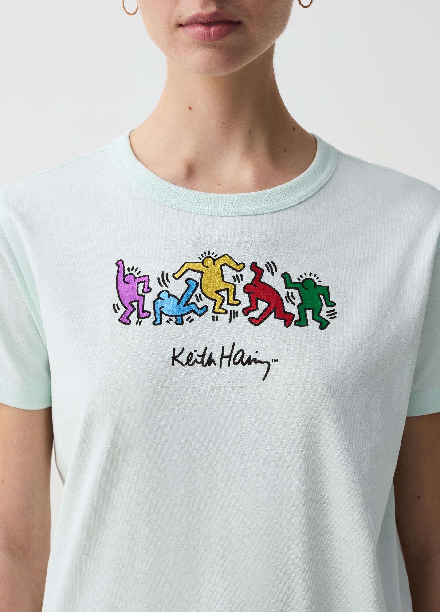 Camiseta estampado metalizado siluetas Keith Haring