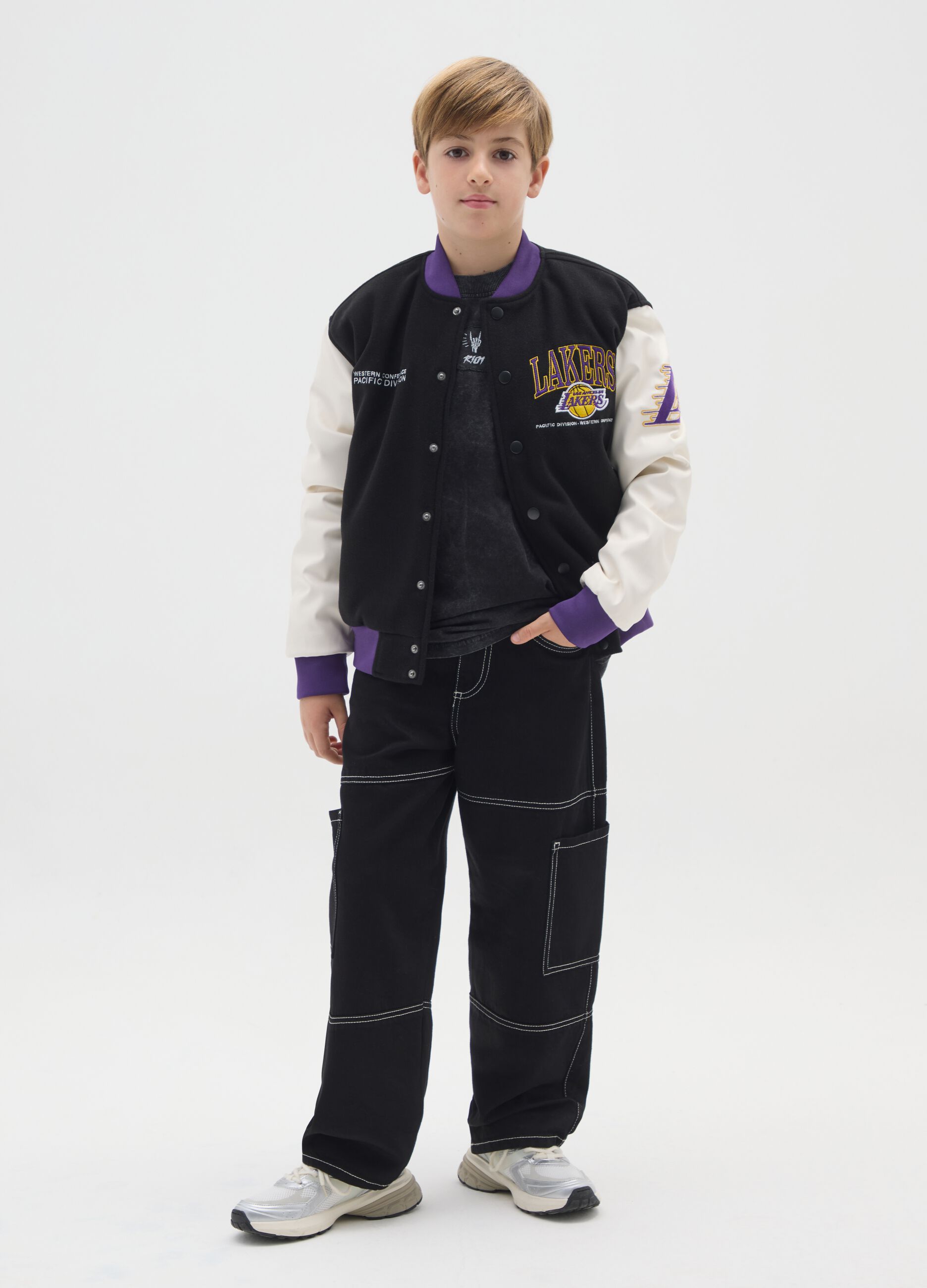 Jeans cargo pretos para rapaz em puro algod&atilde;o corte skater