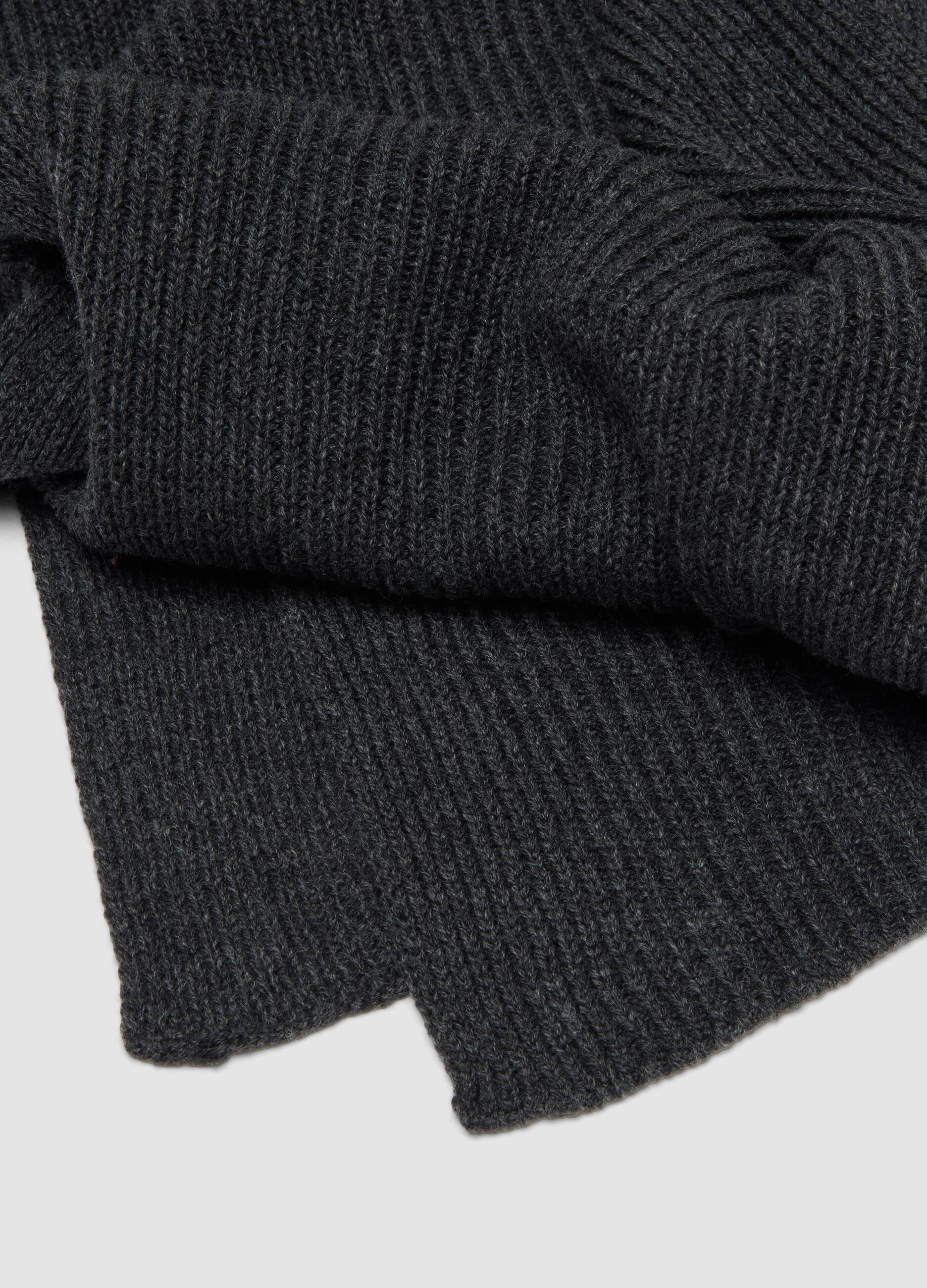 Sciarpa grigia in puro cashmere a coste