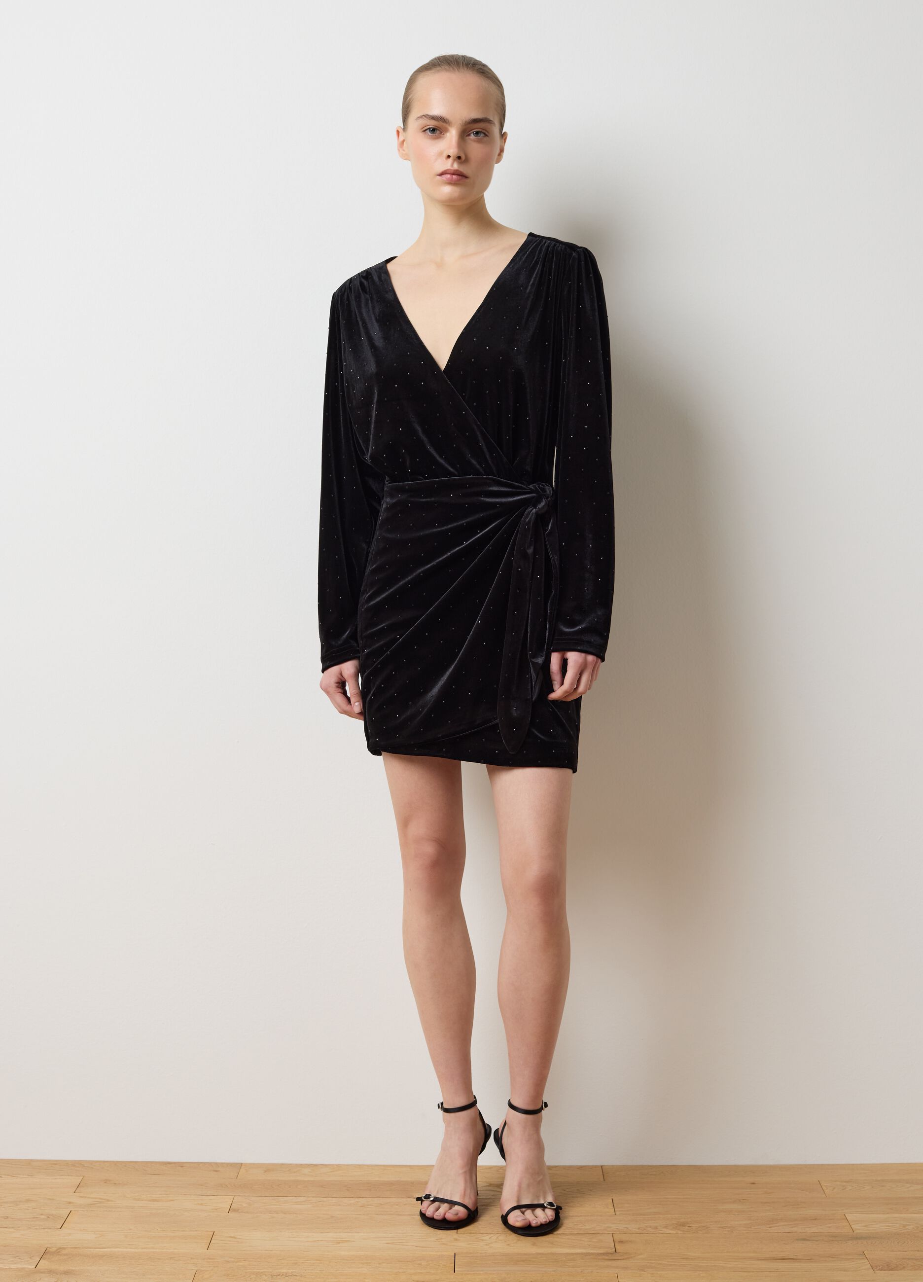 Black velvet regular fit dress with sparkling points