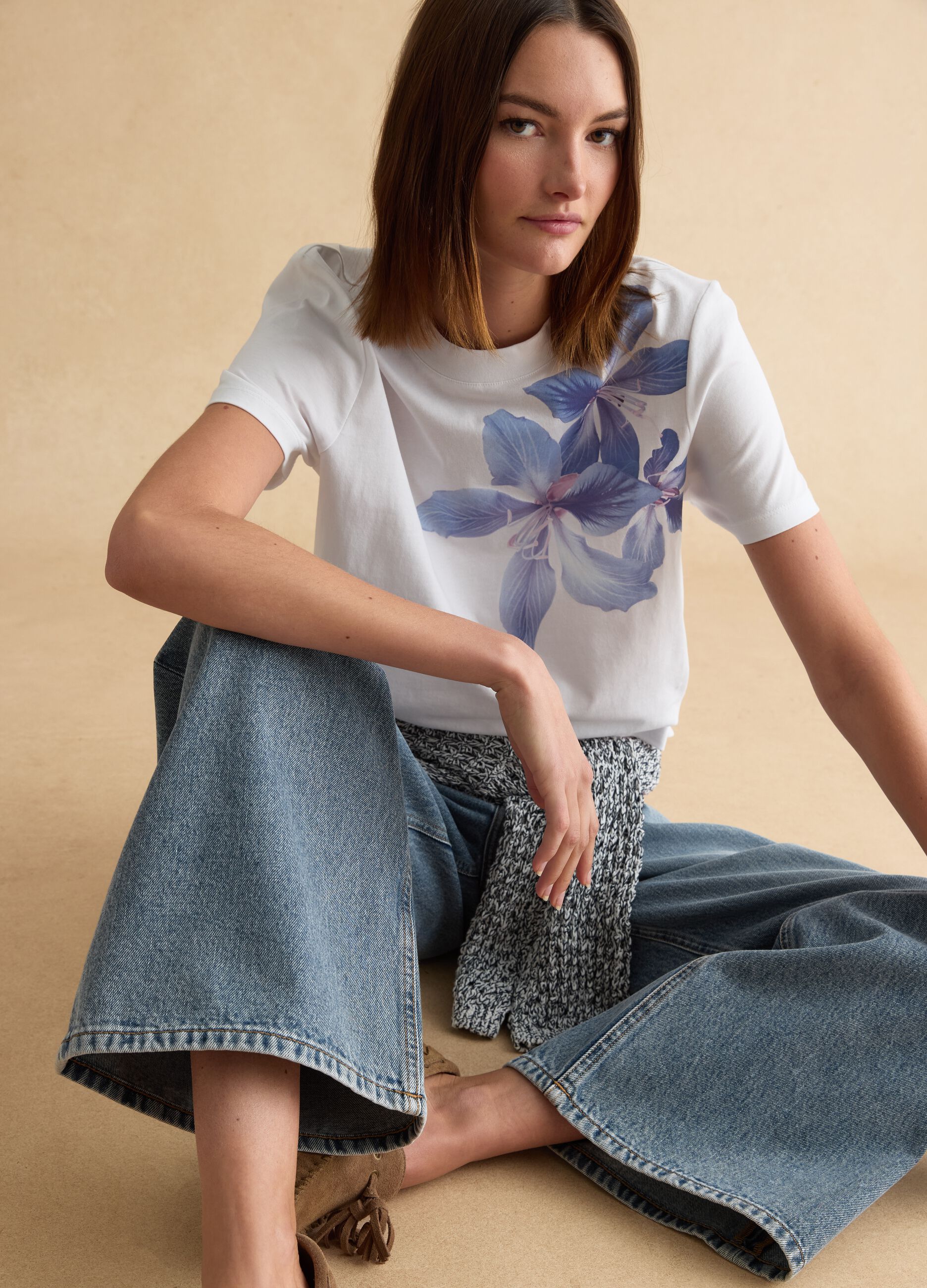 &Lambda;&epsilon;&upsilon;&kappa;ό &mu;&pi;&lambda;&omicron;&upsilon;&zeta;ά&kappa;&iota; &alpha;&pi;ό &kappa;&alpha;&theta;&alpha;&rho;ό &beta;&alpha;&mu;&beta;ά&kappa;&iota;, &kappa;&alpha;&nu;&omicron;&nu;&iota;&kappa;ή &epsilon;&phi;&alpha;&rho;&mu;&omicron;&gamma;ή &mu;&epsilon; &lambda;&omicron;&upsilon;&lambda;&omicron;&upsilon;&delta;ά&tau;&omicron; &sigma;&chi;έ&delta;&iota;&omicron;