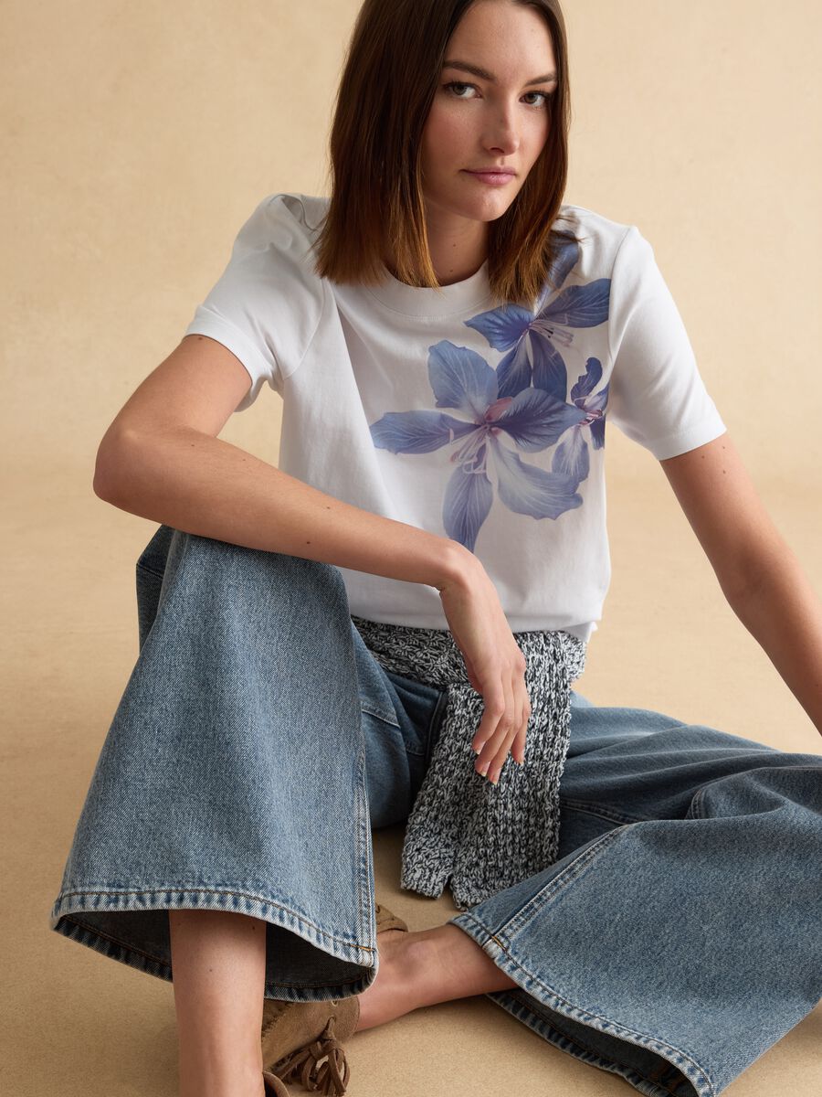 White pure cotton regular fit t-shirt with floral print_1