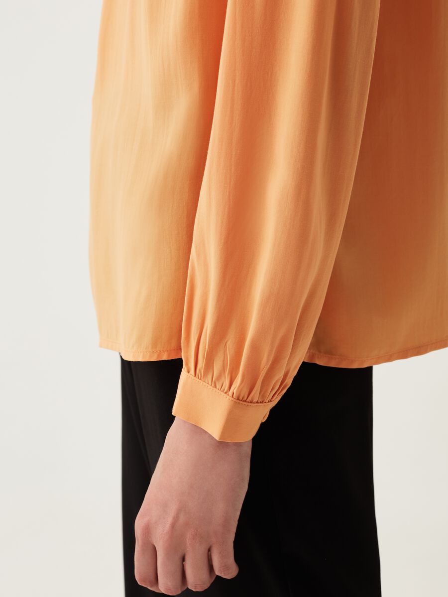 Long-sleeved blouse in viscose_3