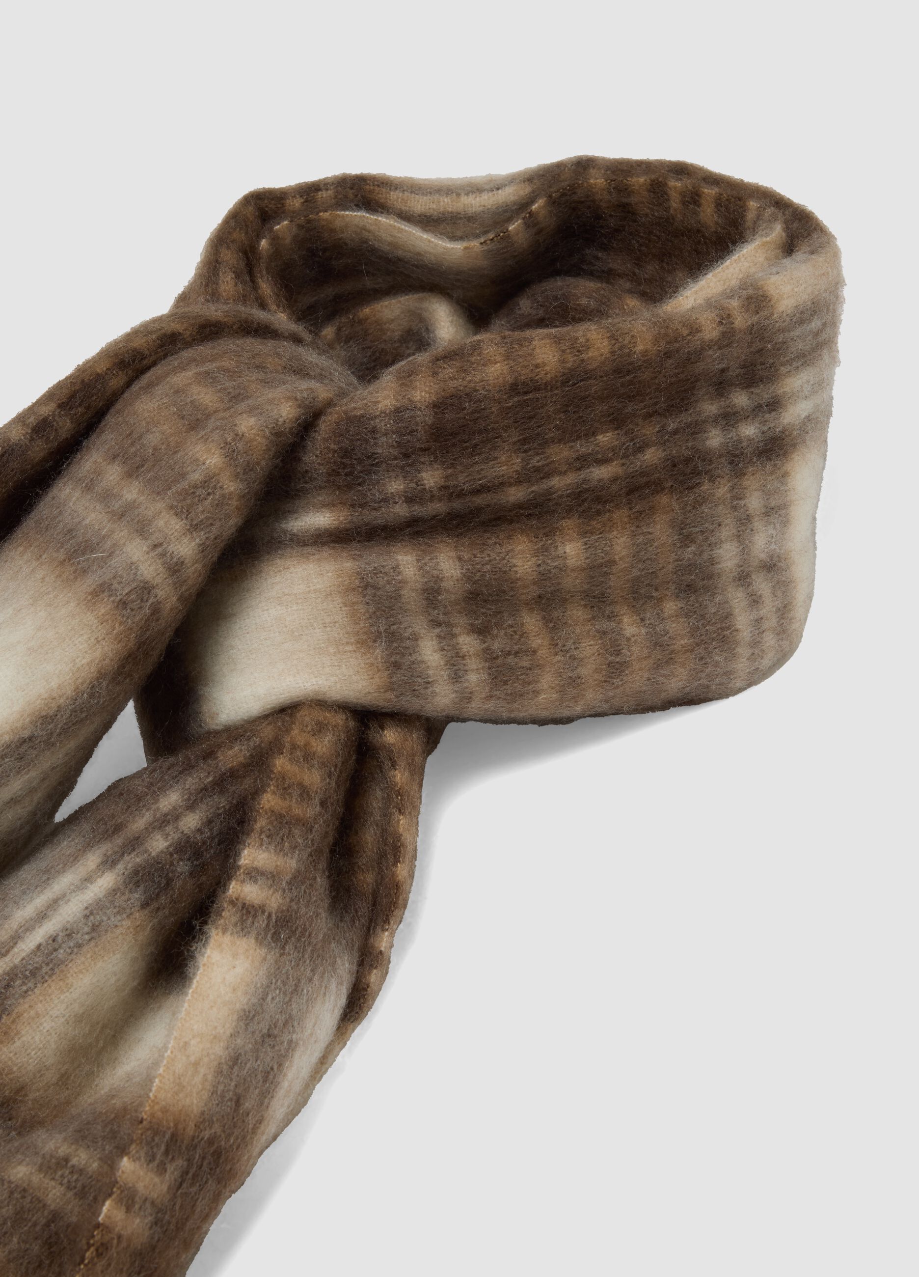 Beige checked scarf with fringes