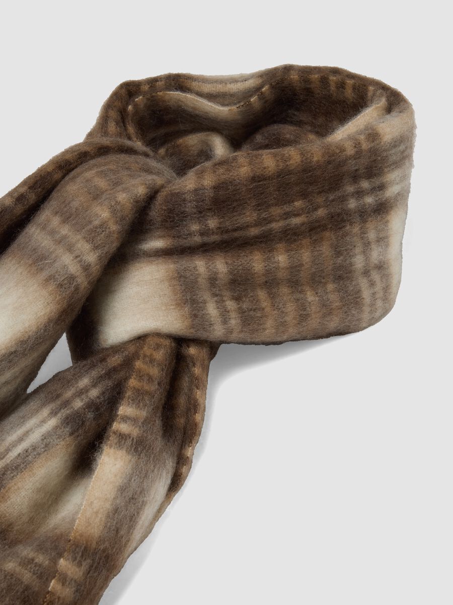 Beige checked scarf with fringes_1
