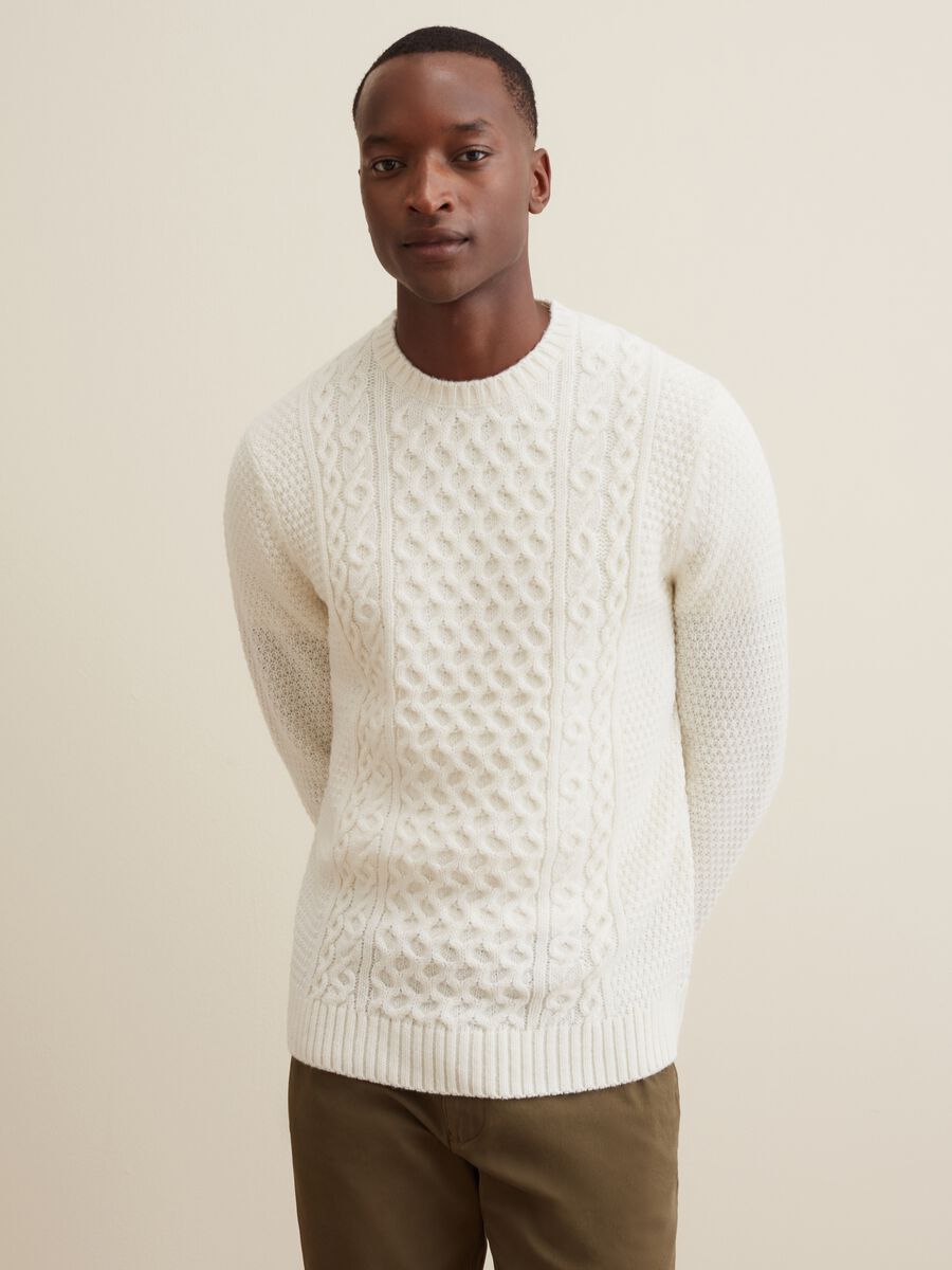 Pullover with round neck_3