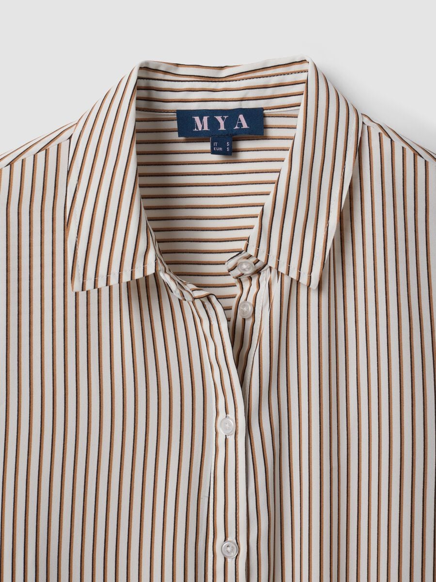 White striped shirt with classic collar, regular fit_2