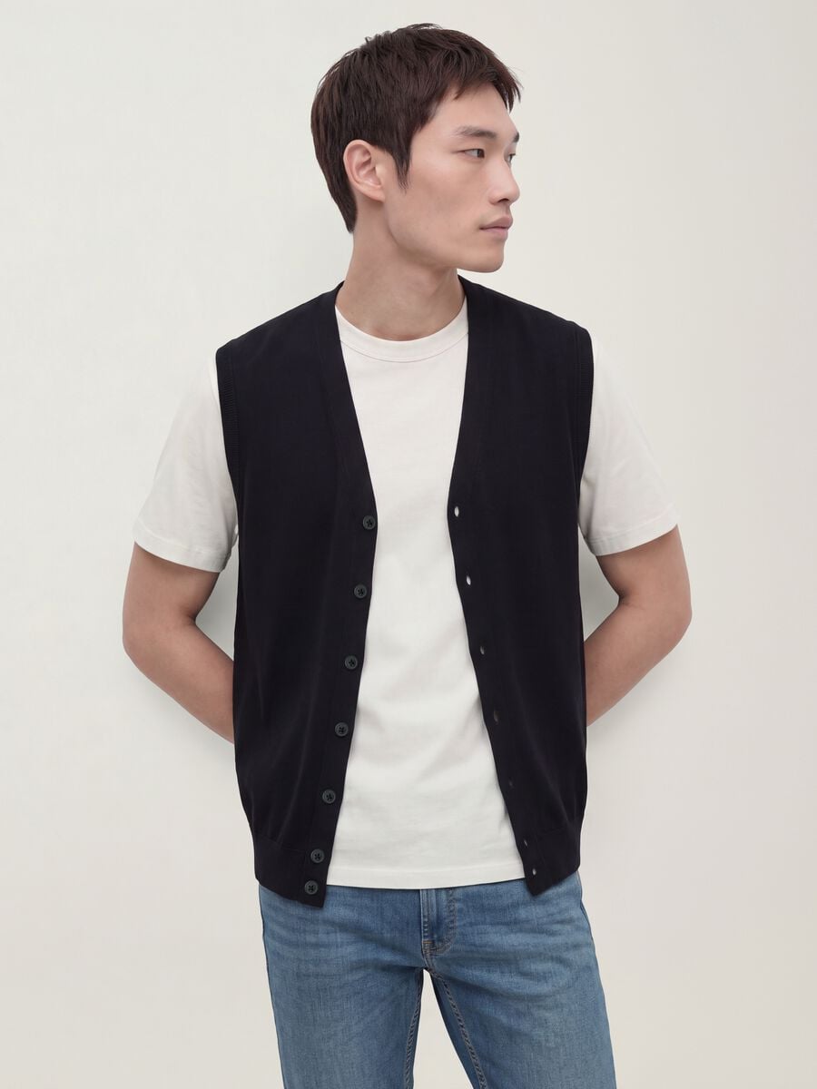 Black viscose-blend waistcoat with deep V-neck regular fit_0