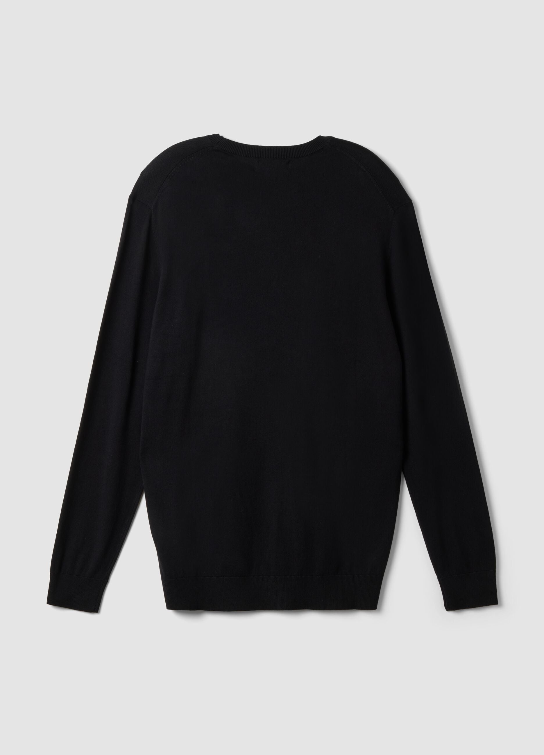 Camisola preta de gola redonda em mistura de viscose, corte regular