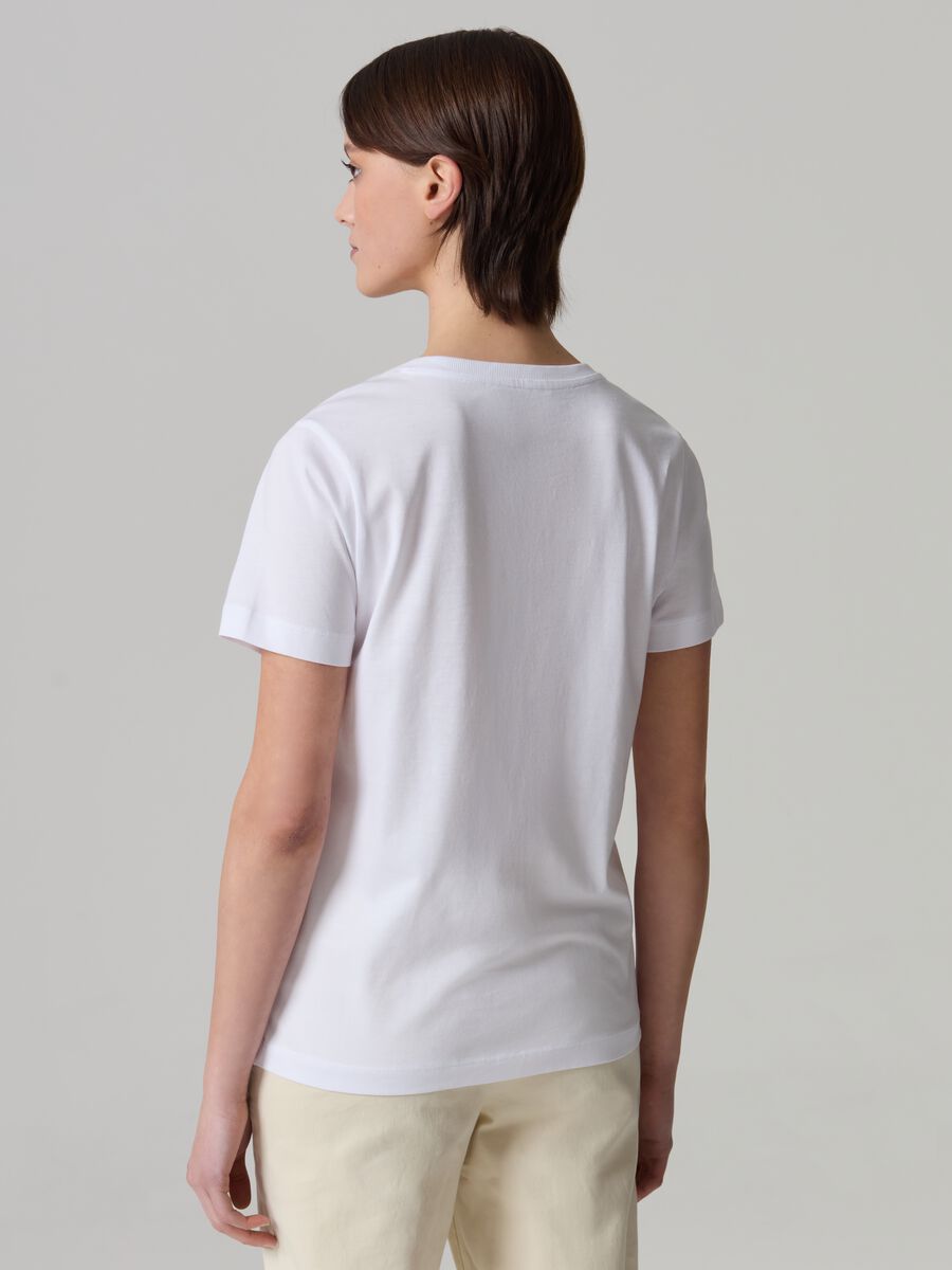 Camiseta de algodón con cuello de pico_2