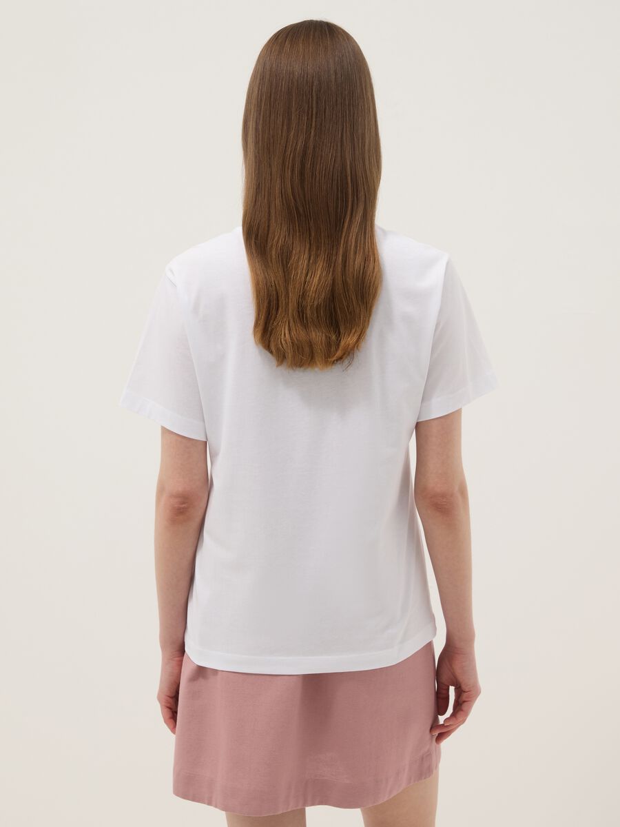 Wei&szlig;es T-Shirt aus reiner Baumwolle mit Blumenprint, Regular Fit_2