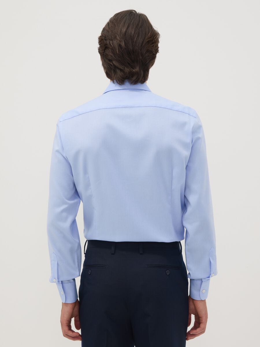 &Gamma;&alpha;&lambda;ά&zeta;&iota;&omicron; slim-fit &pi;&omicron;&upsilon;&kappa;ά&mu;&iota;&sigma;&omicron; &alpha;&pi;ό 100% &beta;&alpha;&mu;&beta;ά&kappa;&iota; &mu;&epsilon; &gamma;&alpha;&lambda;&lambda;&iota;&kappa;ό &gamma;&iota;&alpha;&kappa;ά, no-iron_3