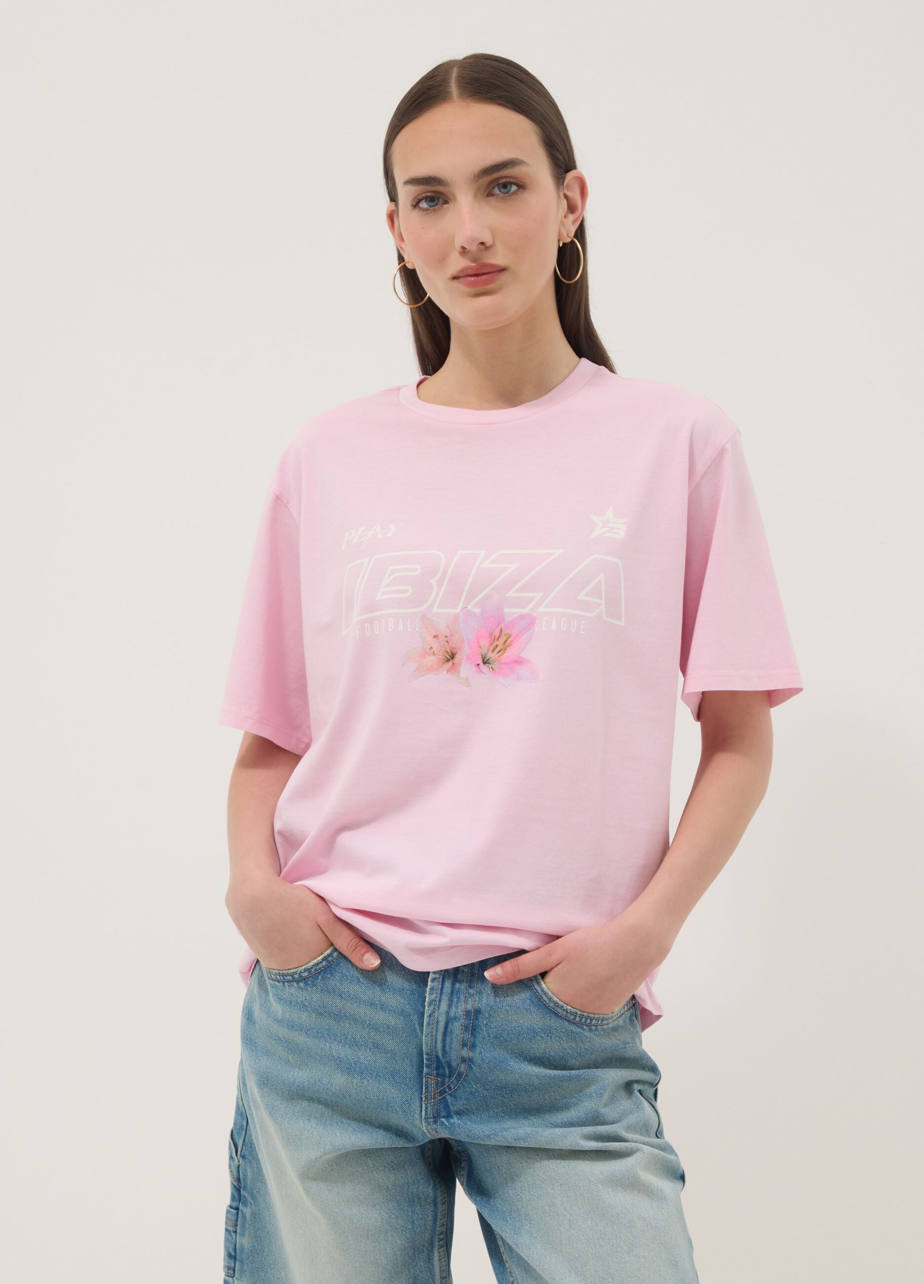 Camiseta rosa de algod&oacute;n puro con mensaje, corte relaxed