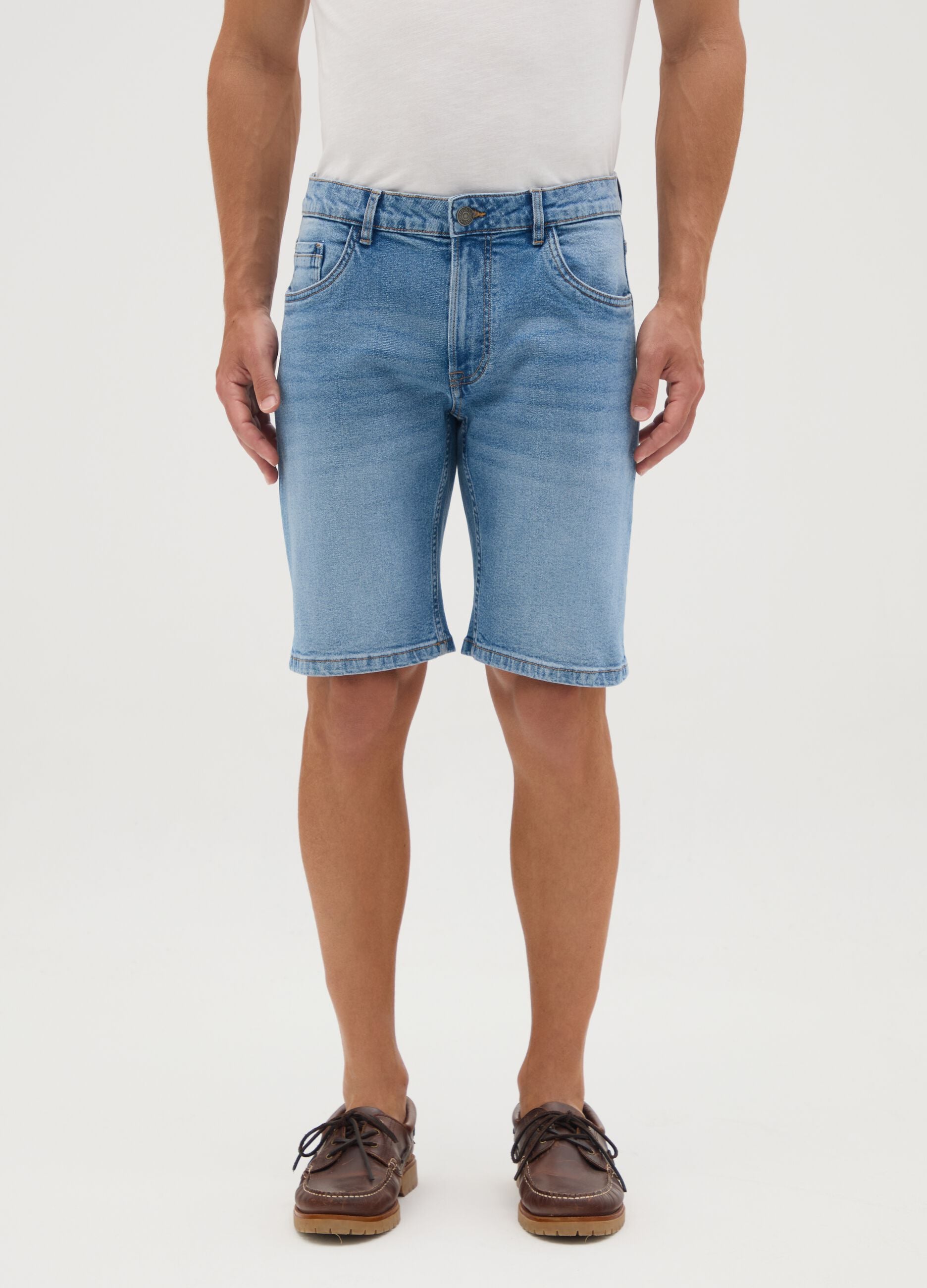 Herren-Bermuda in Hellblau, Slim Fit Denim