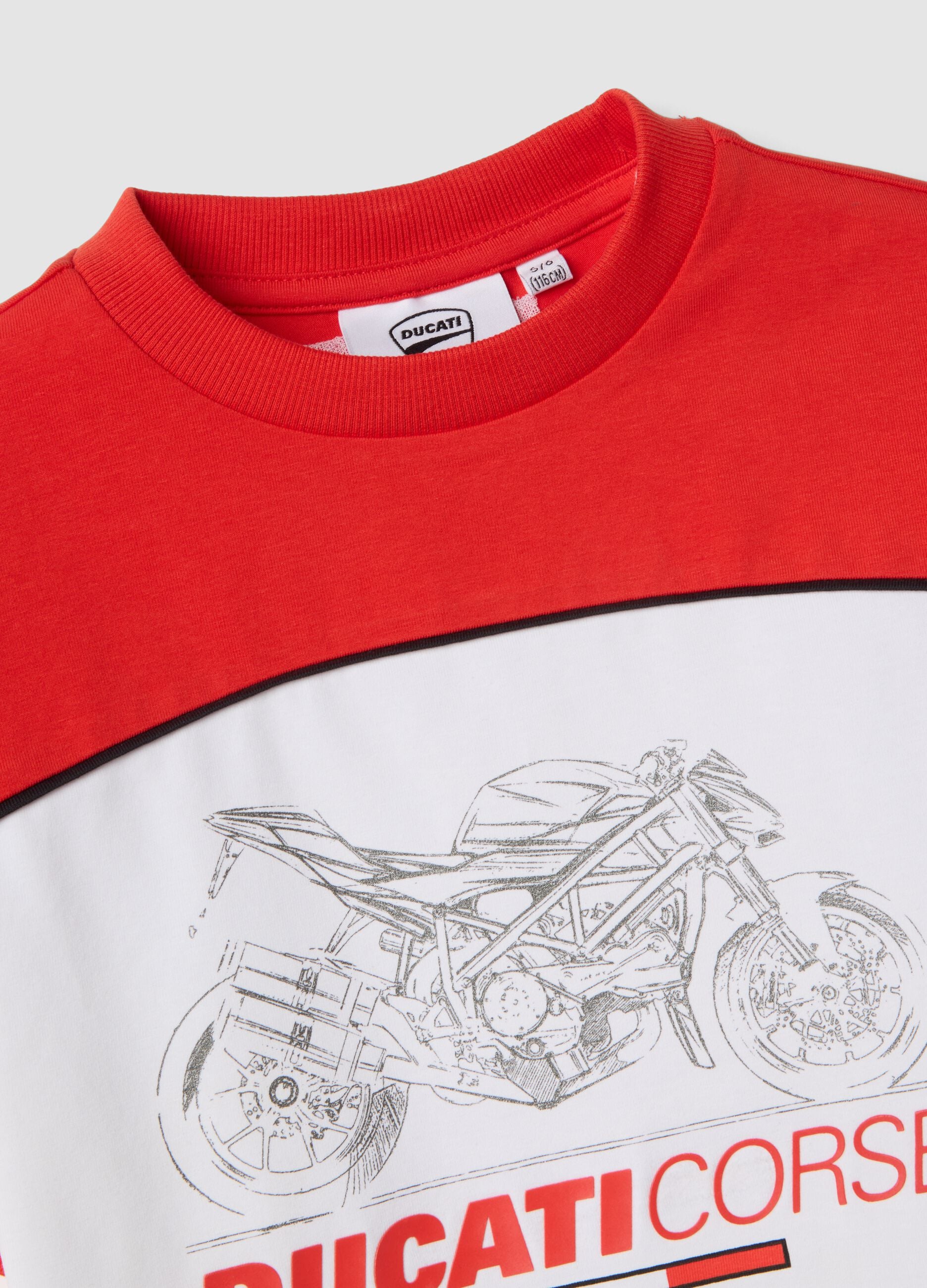 Completo rosso in cotone elasticizzato con t-shirt e shorts per bambino regular fit