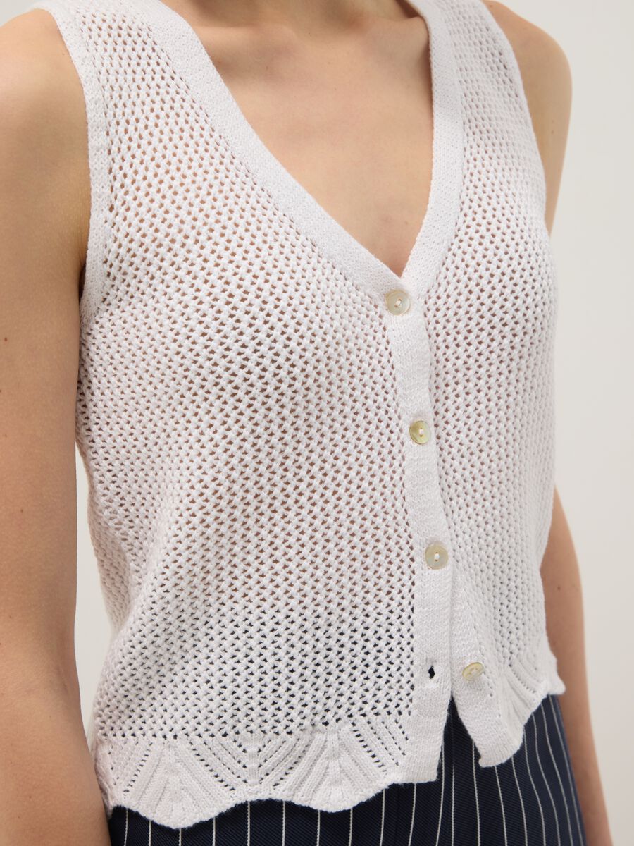 White pure cotton regular fit knitted vest_3