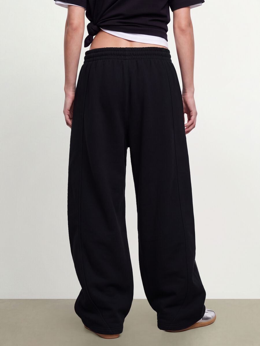 Black barrel-fit cotton-blend joggers_3