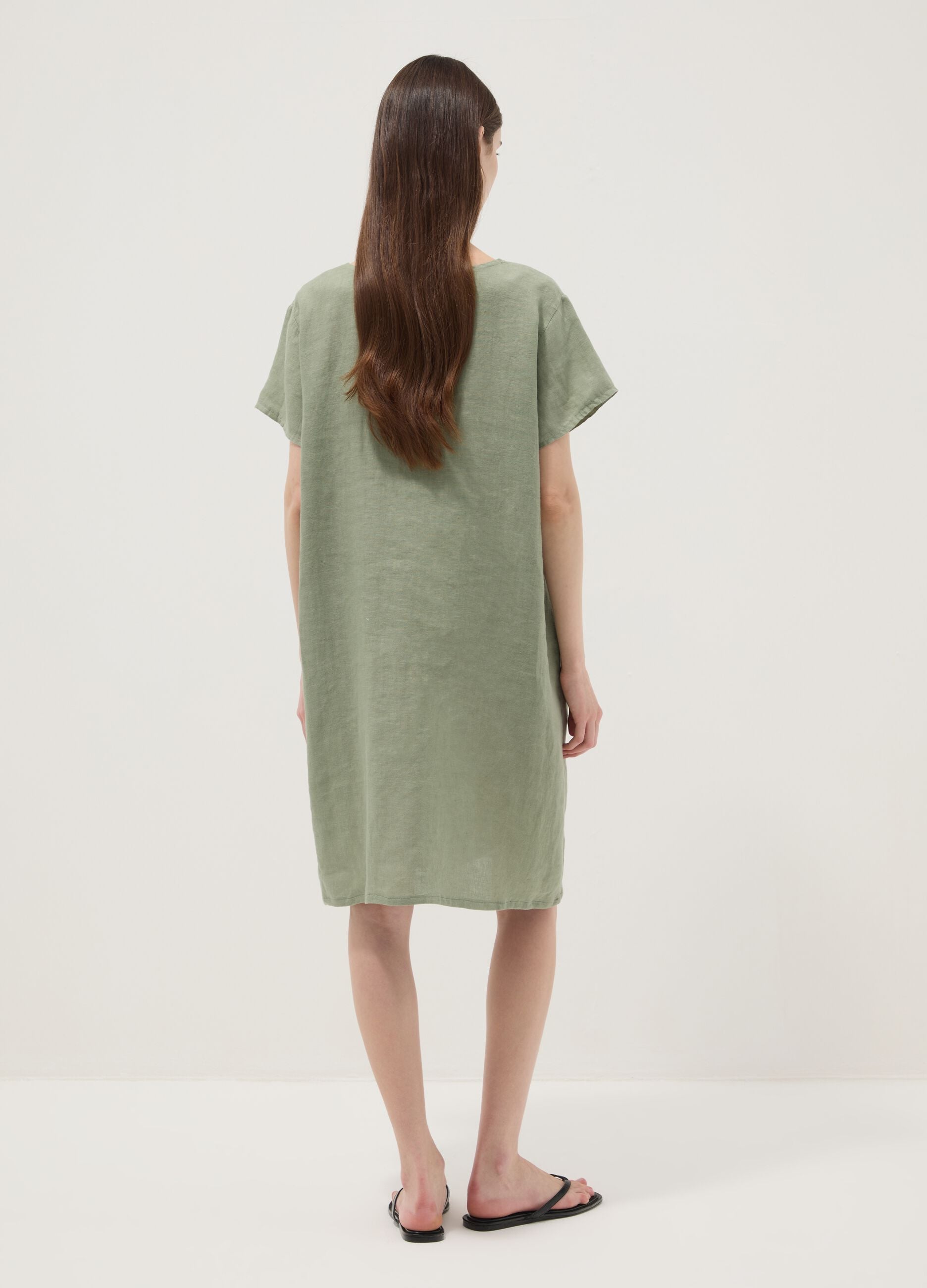 Green pure linen dress with patch pockets, regular fit