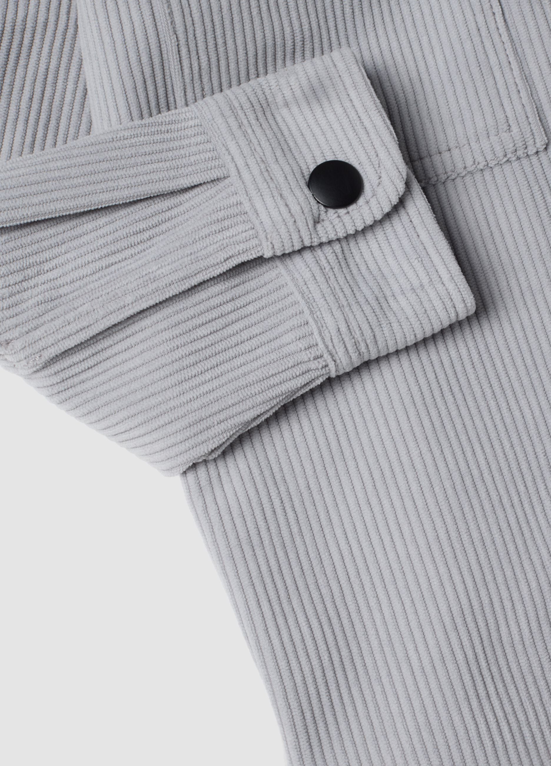 Camicia grigia a coste con zip e colletto classico over fit