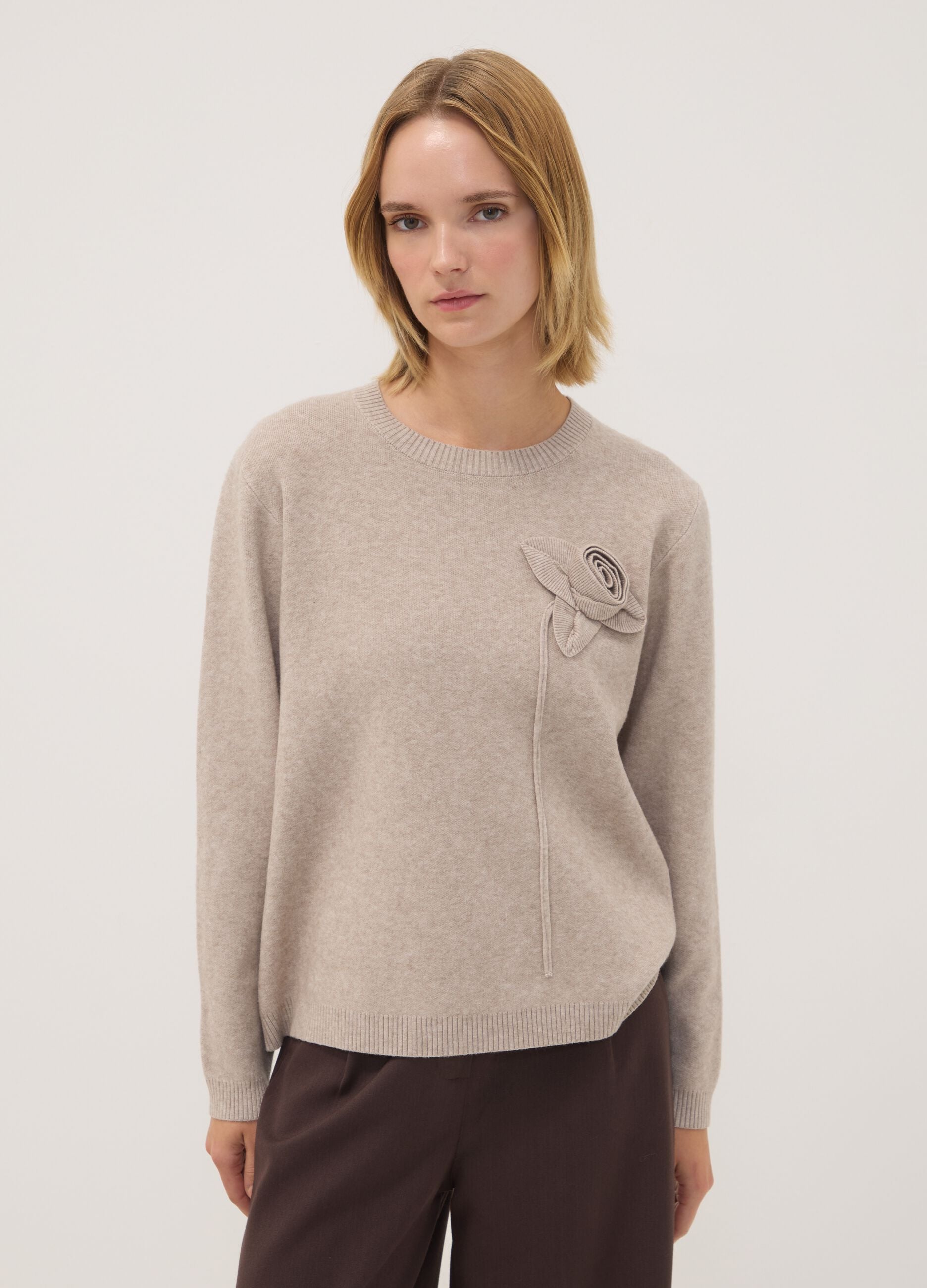Sand viscose-blend top with appliqu&eacute; flower, regular fit