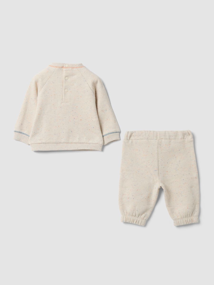 Completo beige in misto cotone organico con felpa e pantaloni_1