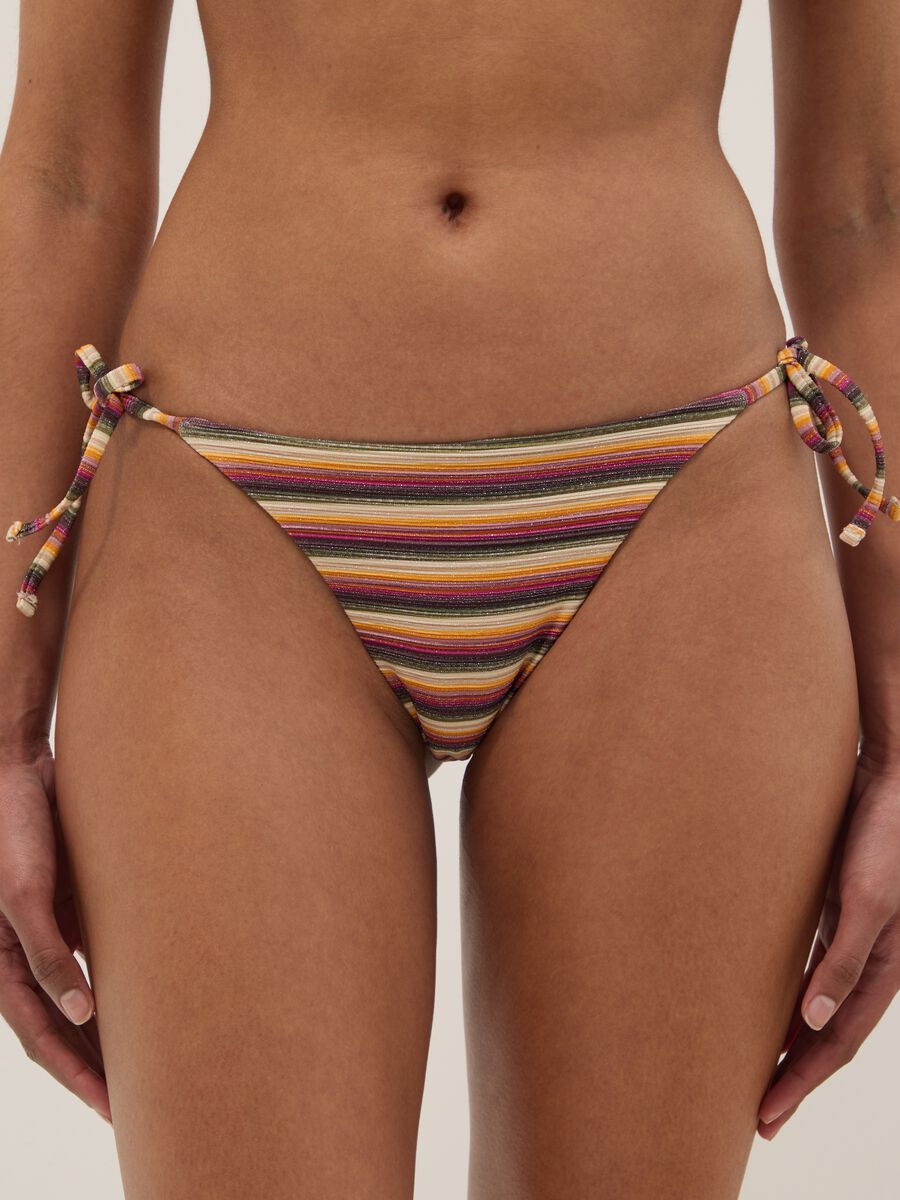 Mehrfarbig gestreifte Bikinihose aus Stretchmaterial_1