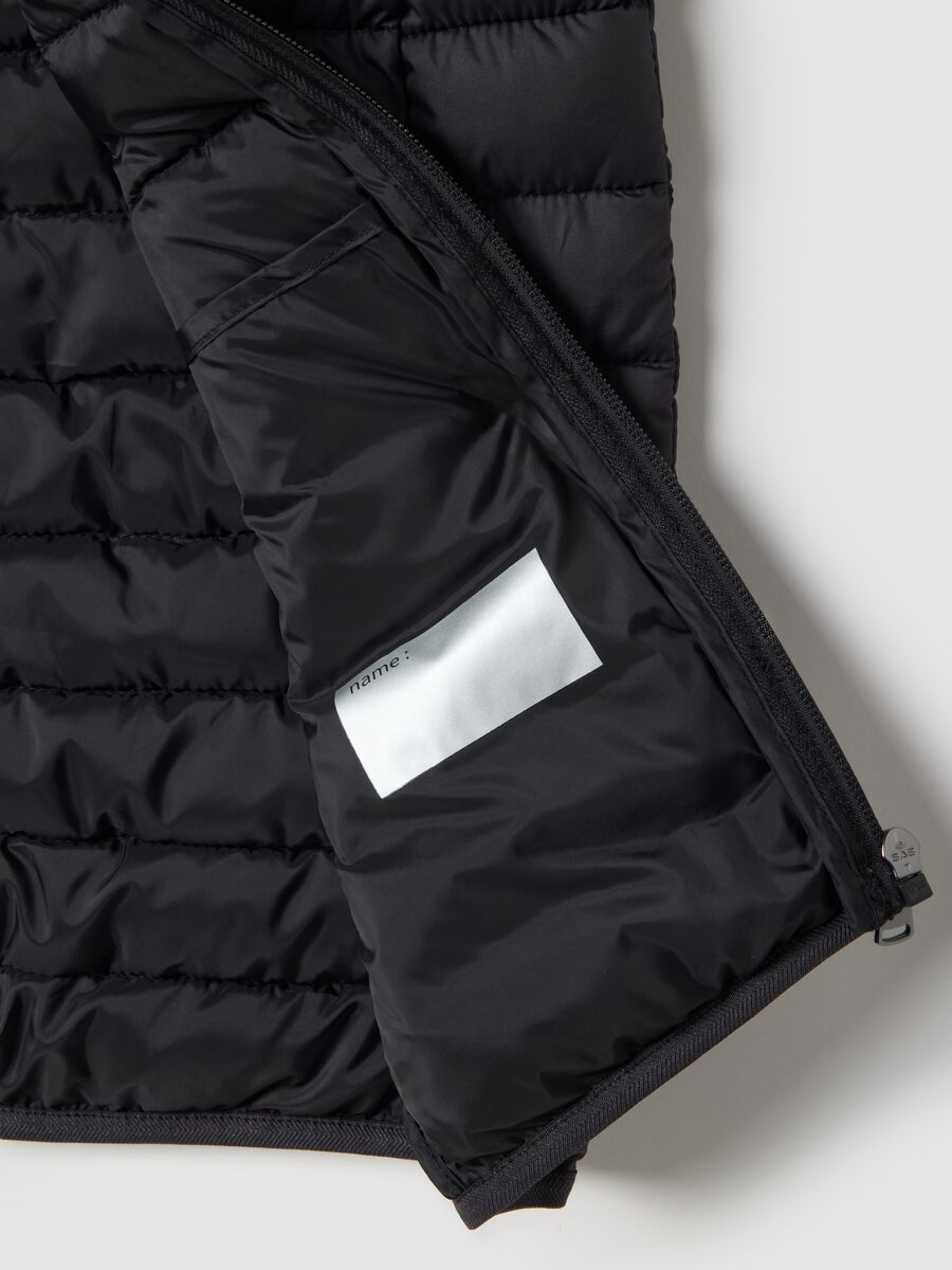 Gilet imbottito nero da ragazzo regular fit con cappuccio_3