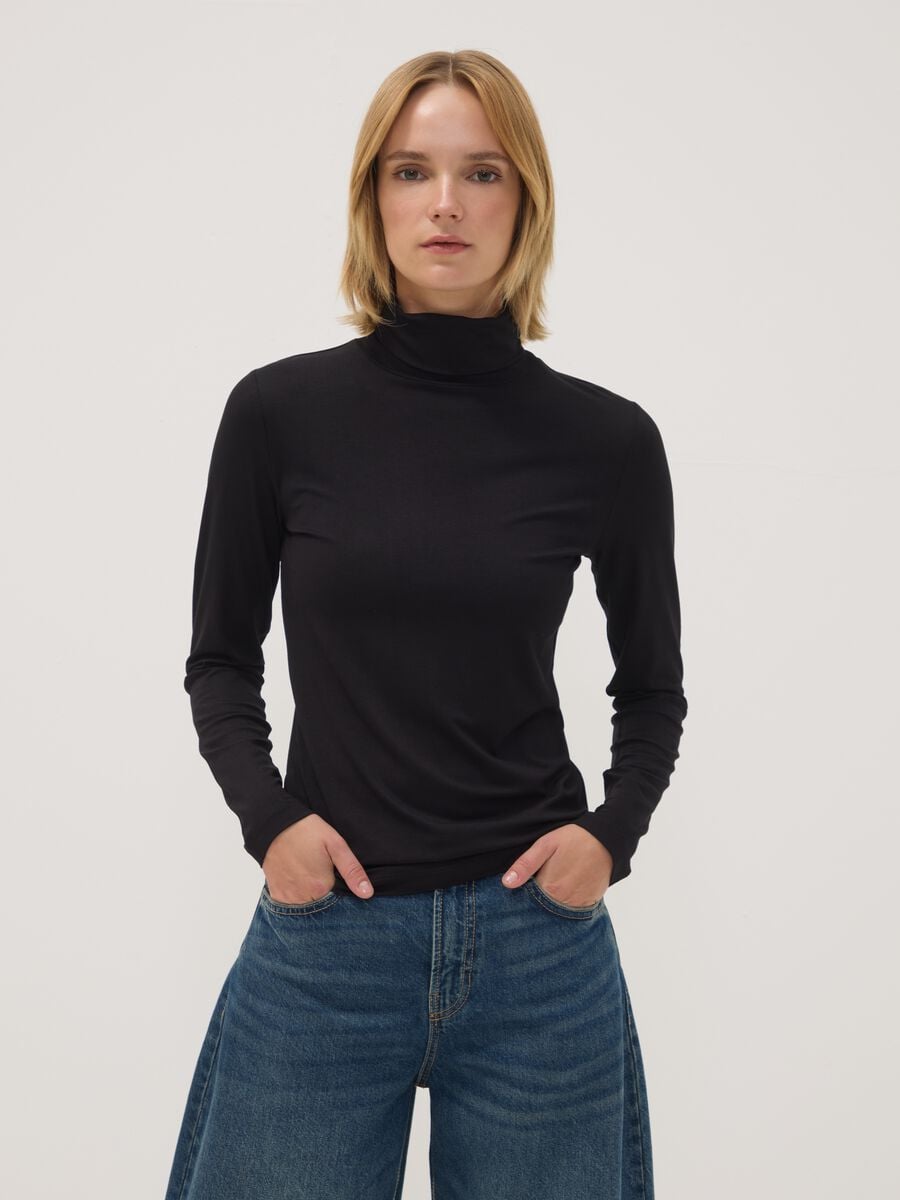 Black stretch viscose top with raised neckline, regular fit_0