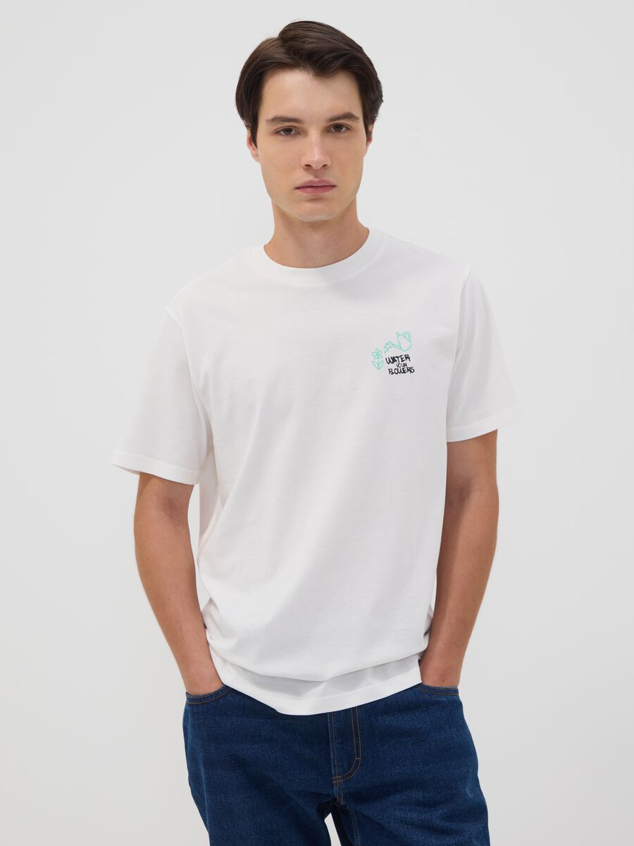 T-shirt bianca in puro cotone jersey e stampa "Water your Flowers" regular fit_0