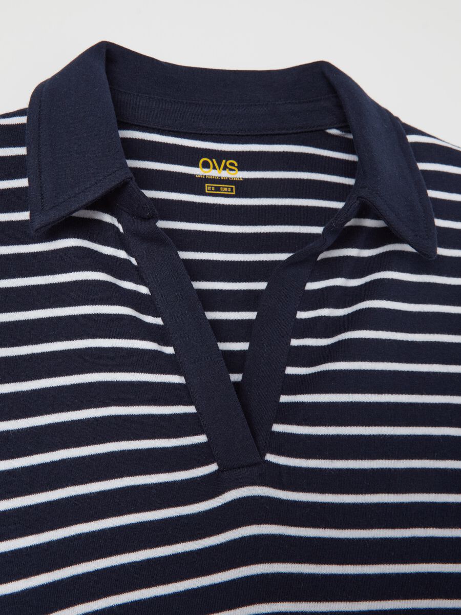 Long-sleeved T-shirt with polo neck_5