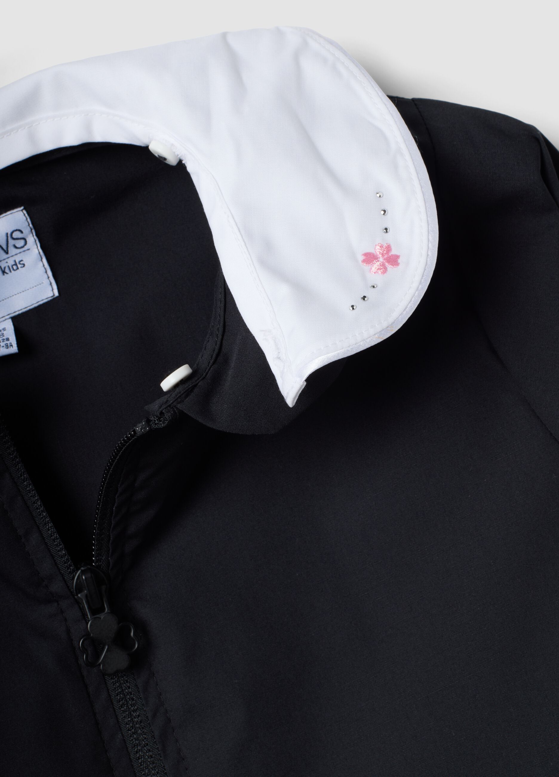 Black girls&rsquo; school apron with white collar and zip