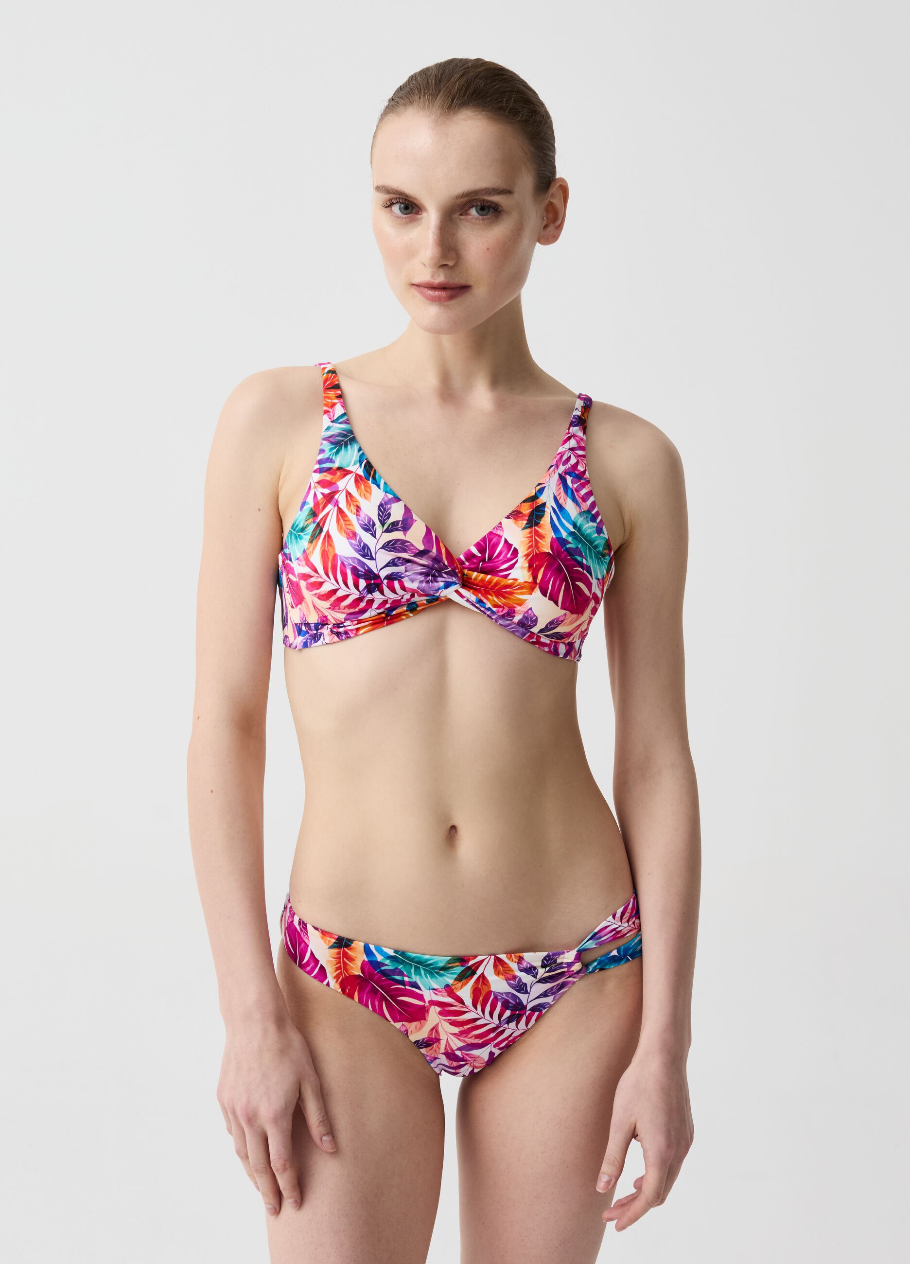 Bikini top with foliage print