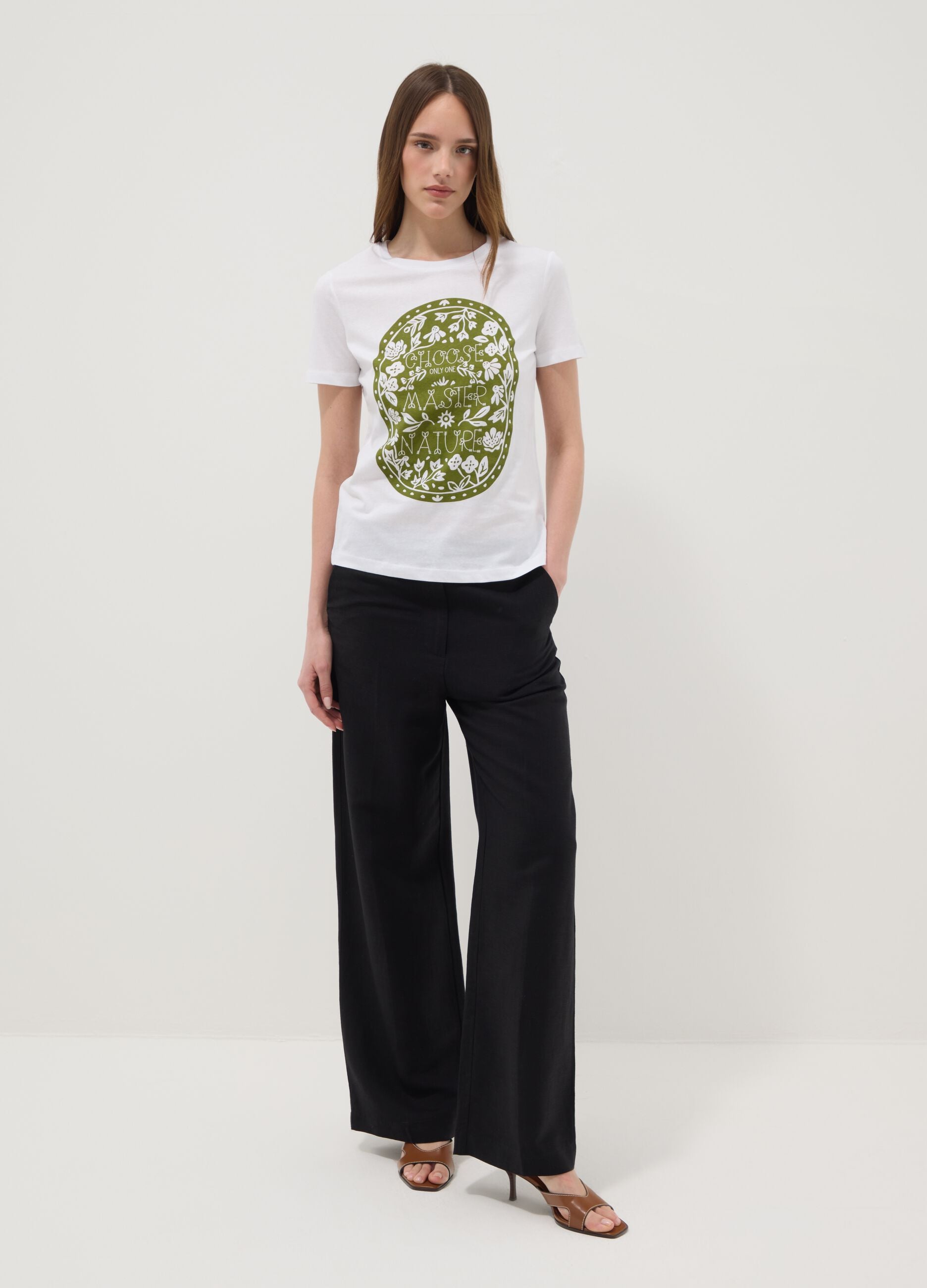 &Lambda;&epsilon;&upsilon;&kappa;ό T-shirt regular fit &alpha;&pi;ό &kappa;&alpha;&theta;&alpha;&rho;ό &beta;&alpha;&mu;&beta;ά&kappa;&iota; &mu;&epsilon; &epsilon;&kappa;&tau;ύ&pi;&omega;&sigma;&eta;