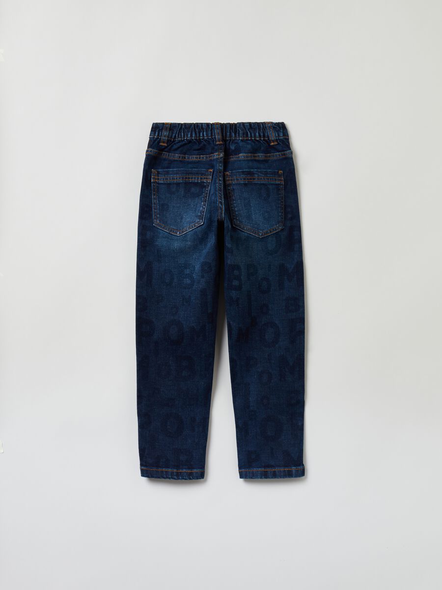 Carrot-fit jeans with five pockets and print_4