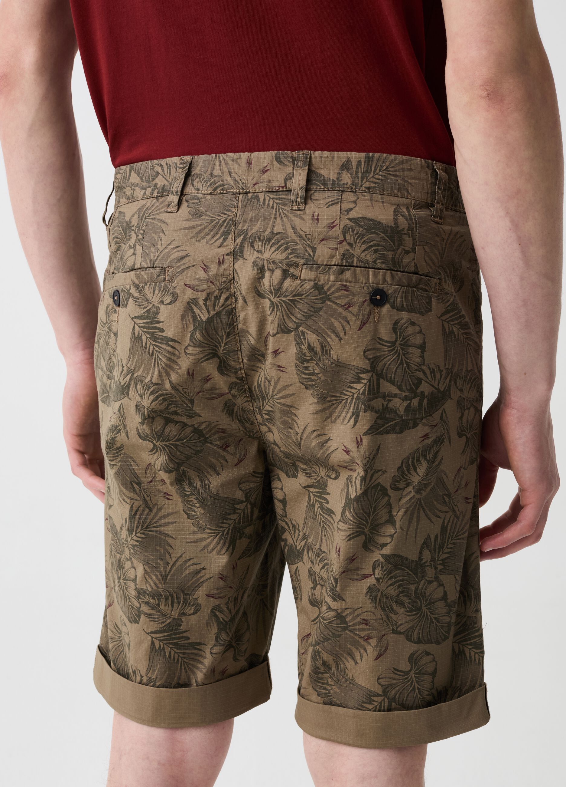 Chino Bermuda shorts with print and ripstop weave