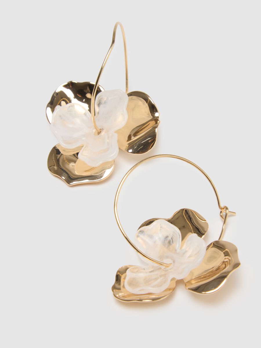Zinc Earrings with Floral Details_2