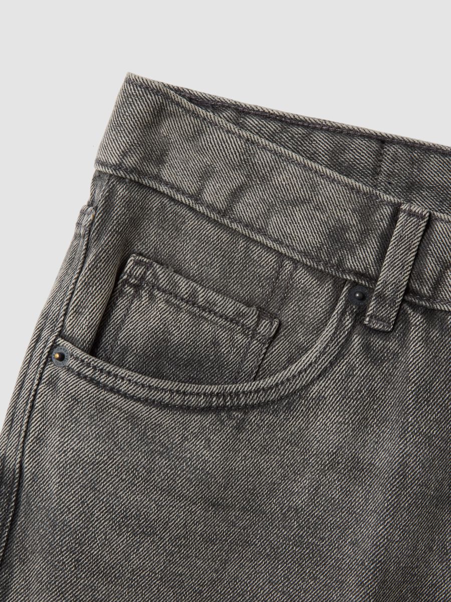 Graue Regular-Fit-Jeans aus Baumwoll-, Lyocell- und Viskosemix_1
