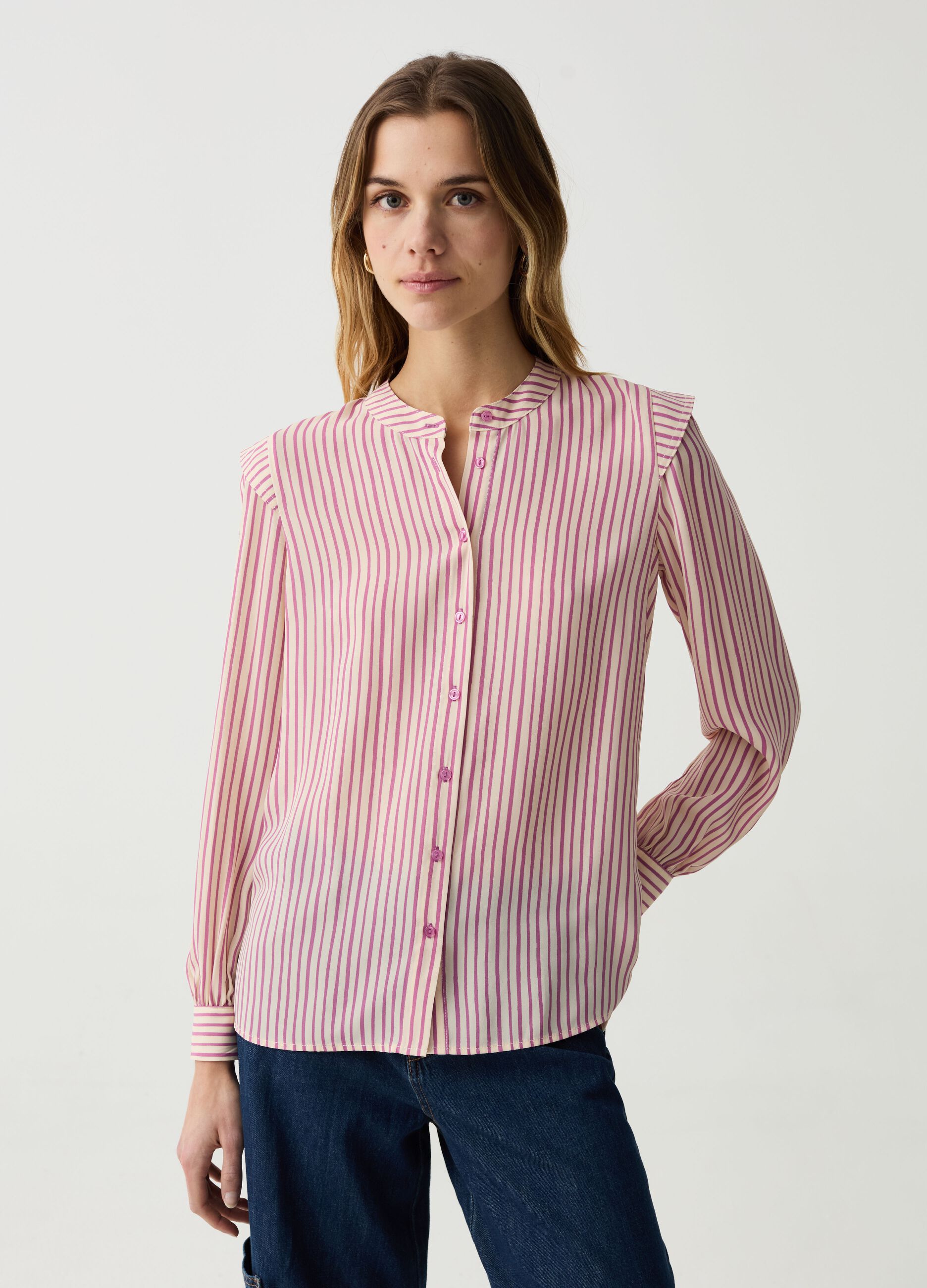 Shirt with puff sleeves with flounce