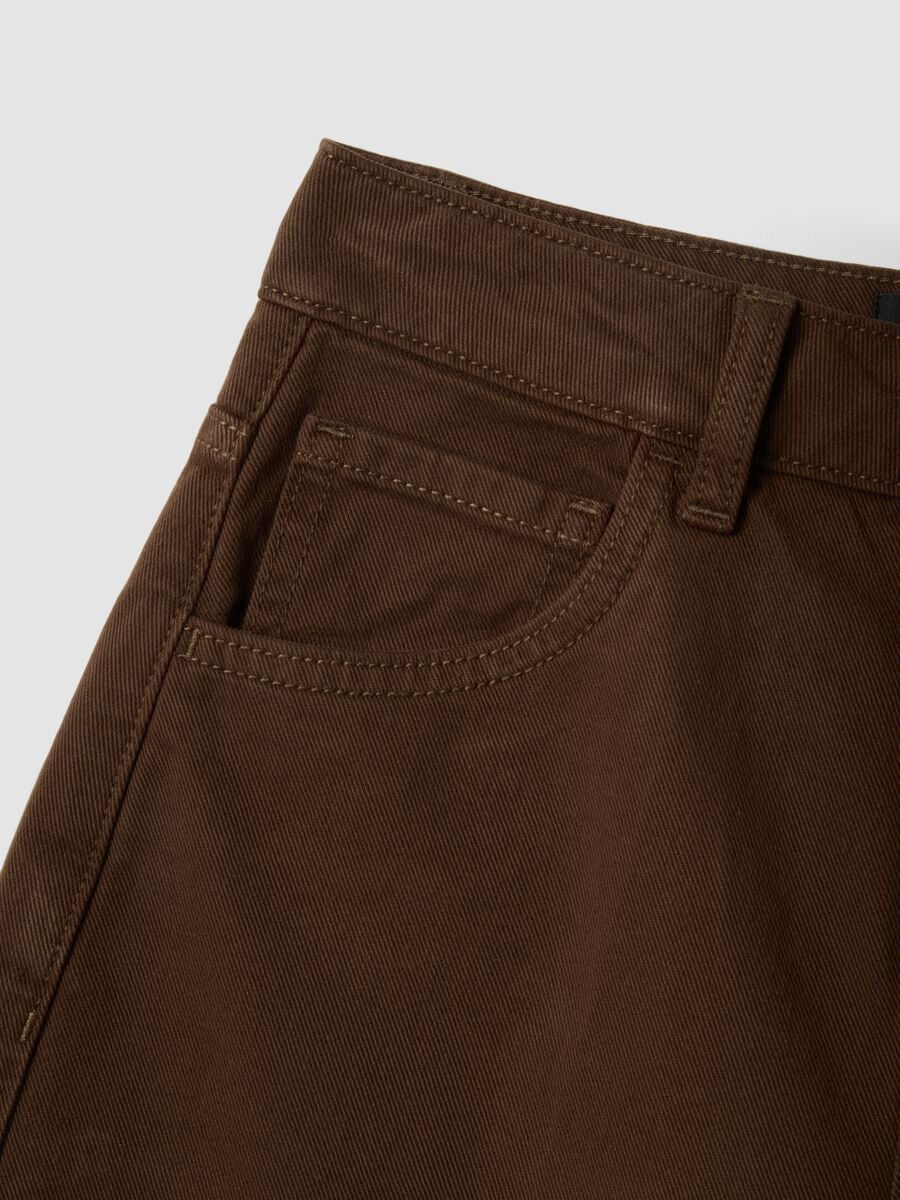 Wide-Leg-Shorts aus braunem Denim aus reiner Baumwolle_5