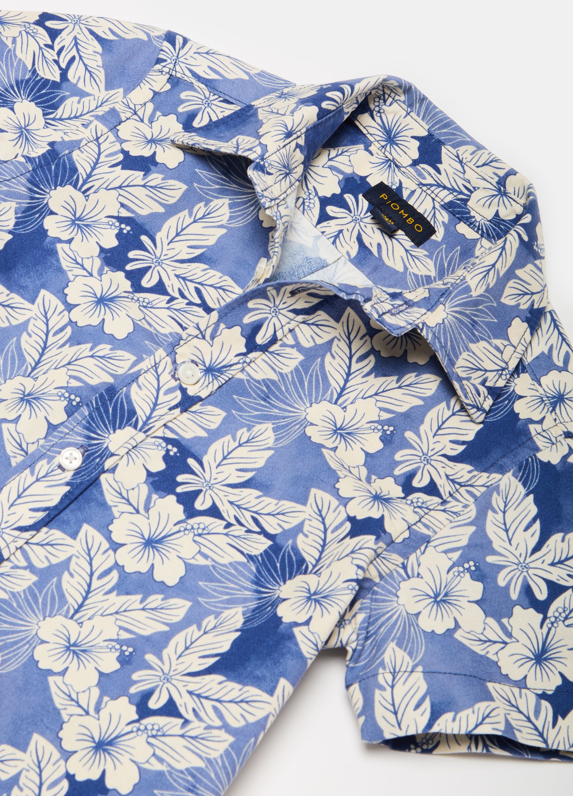 Camisa de manga corta con estampado hawaiano
