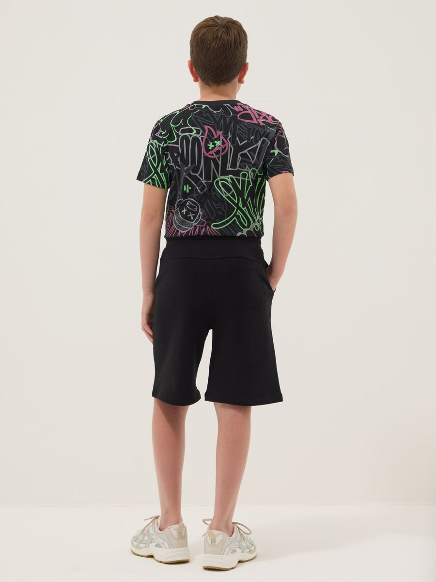 Schwarze Jungen-Shorts aus 100 % Baumwolle im Comfort Fit_1