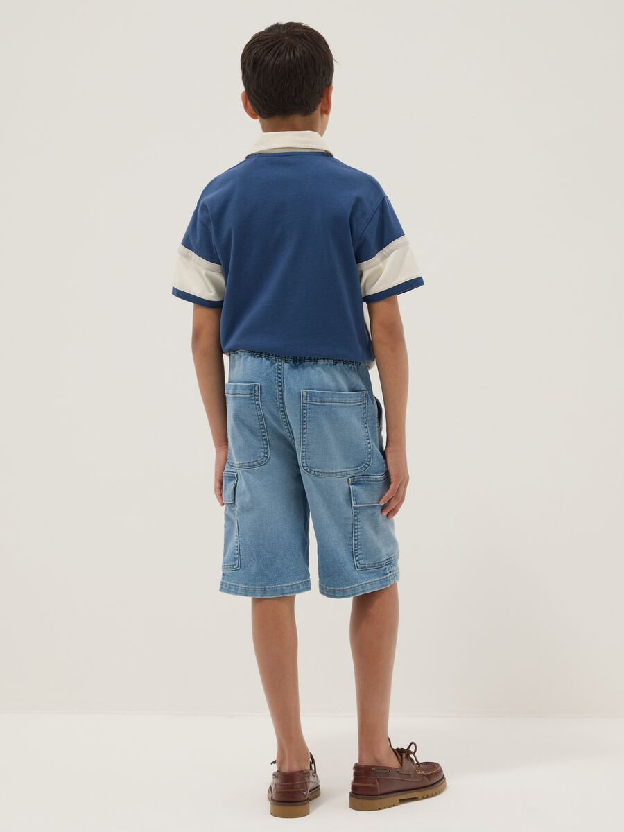 Light blue cargo shorts in stretch cotton denim_1