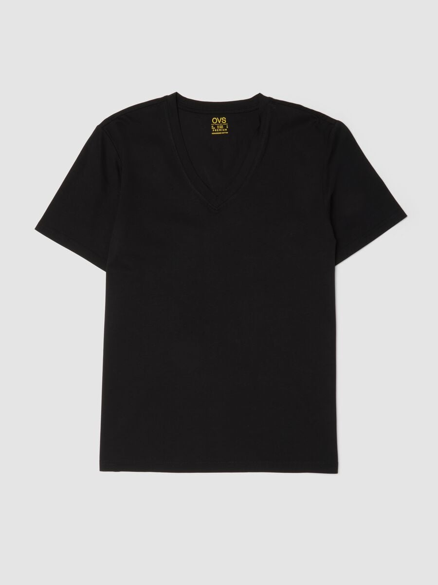 T-shirt preta em algod&atilde;o puro mercerizado com decote em V profundo_0