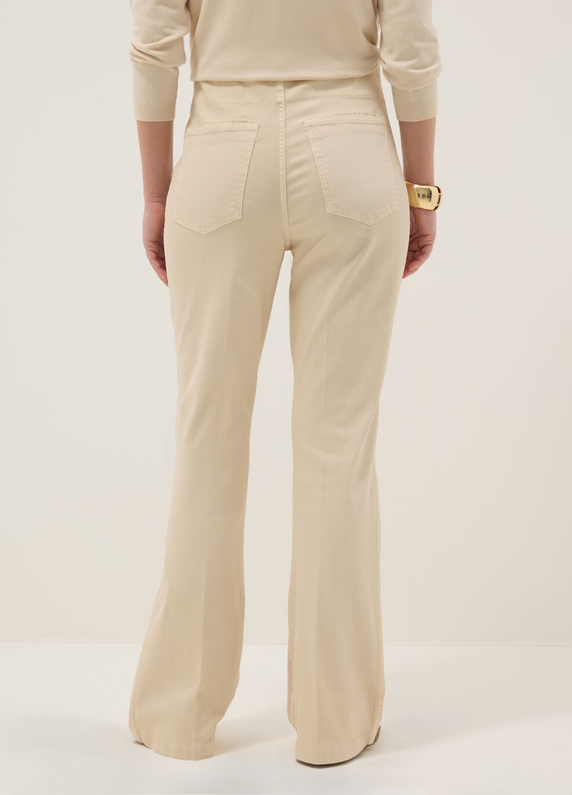 Umstands Flare-Hose Beige aus Stretch-Baumwolle