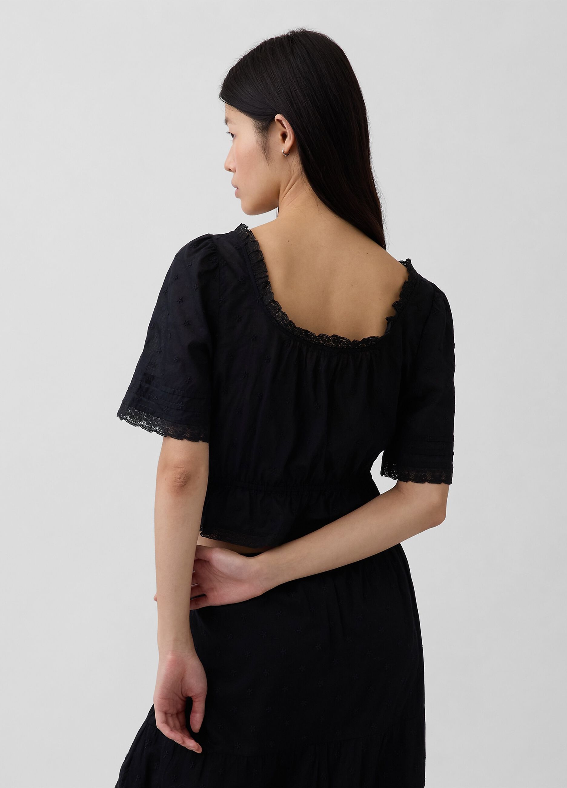 Blusa em algod&atilde;o puro com renda