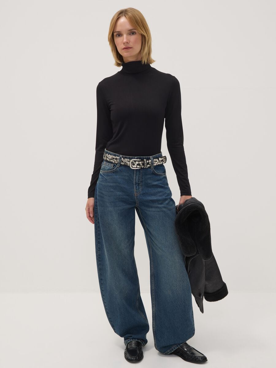 Black stretch viscose top with raised neckline, regular fit_1